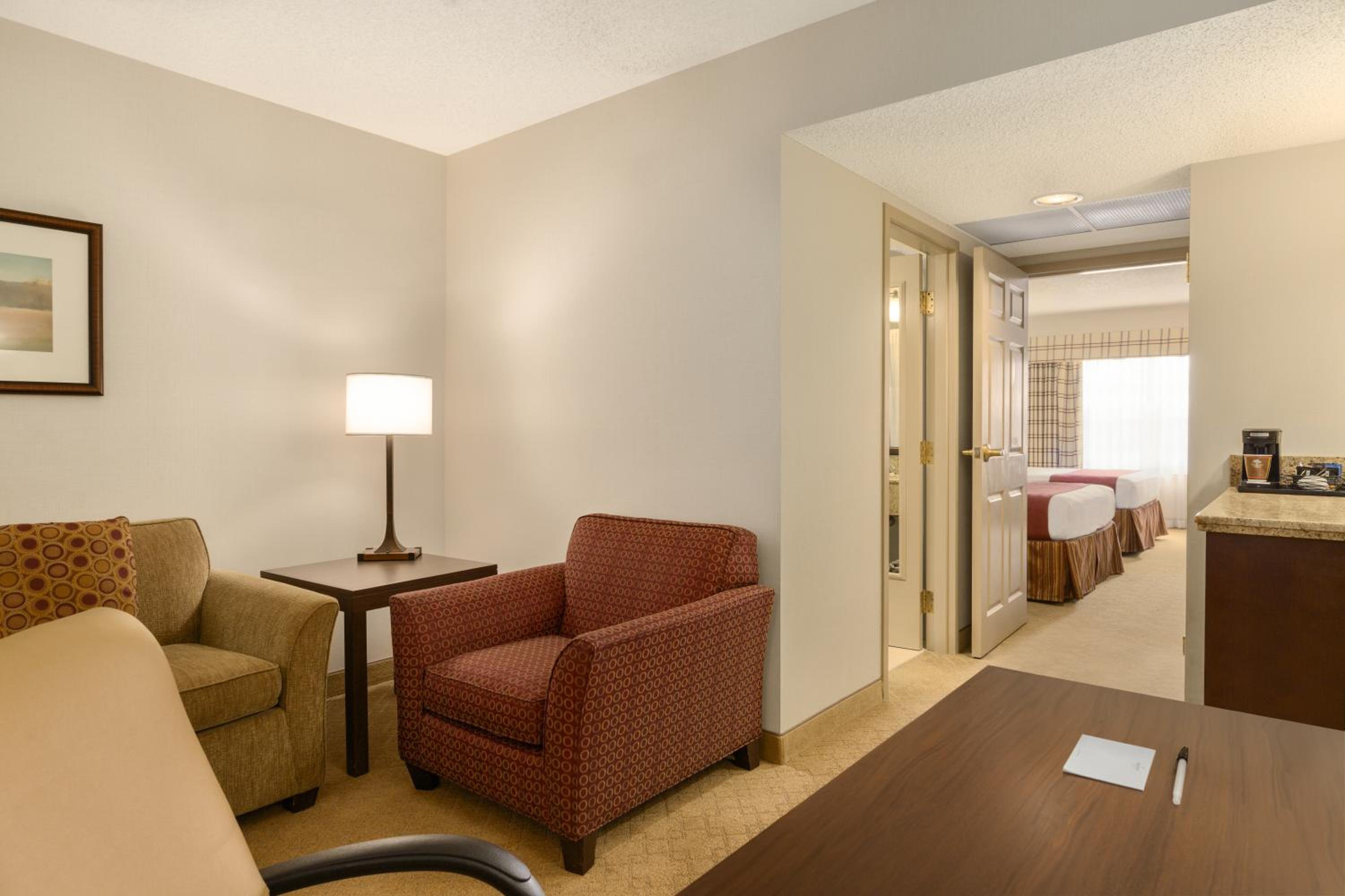 One-Bedroom King Suite - Non-Smoking - Photo 4