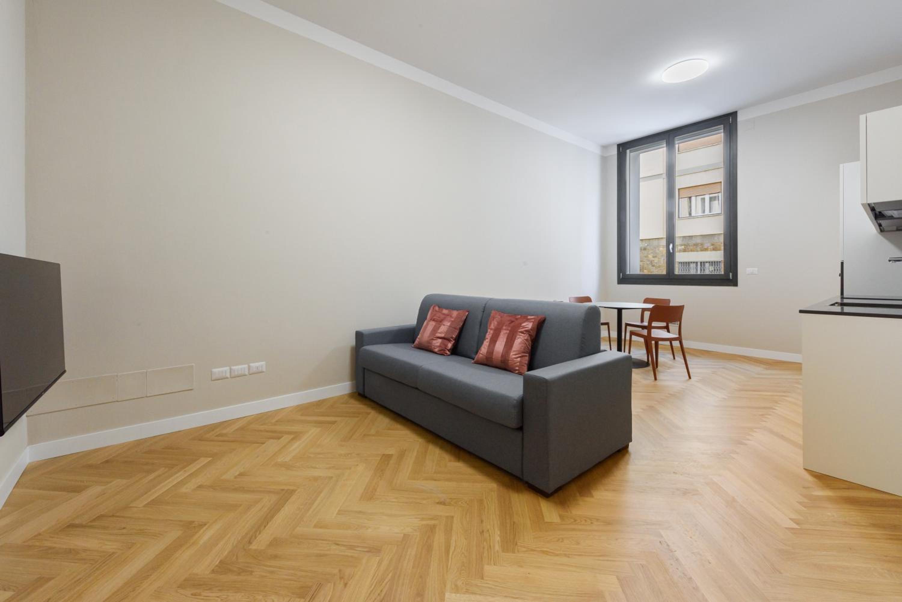 One-Bedroom Apartment photo 1