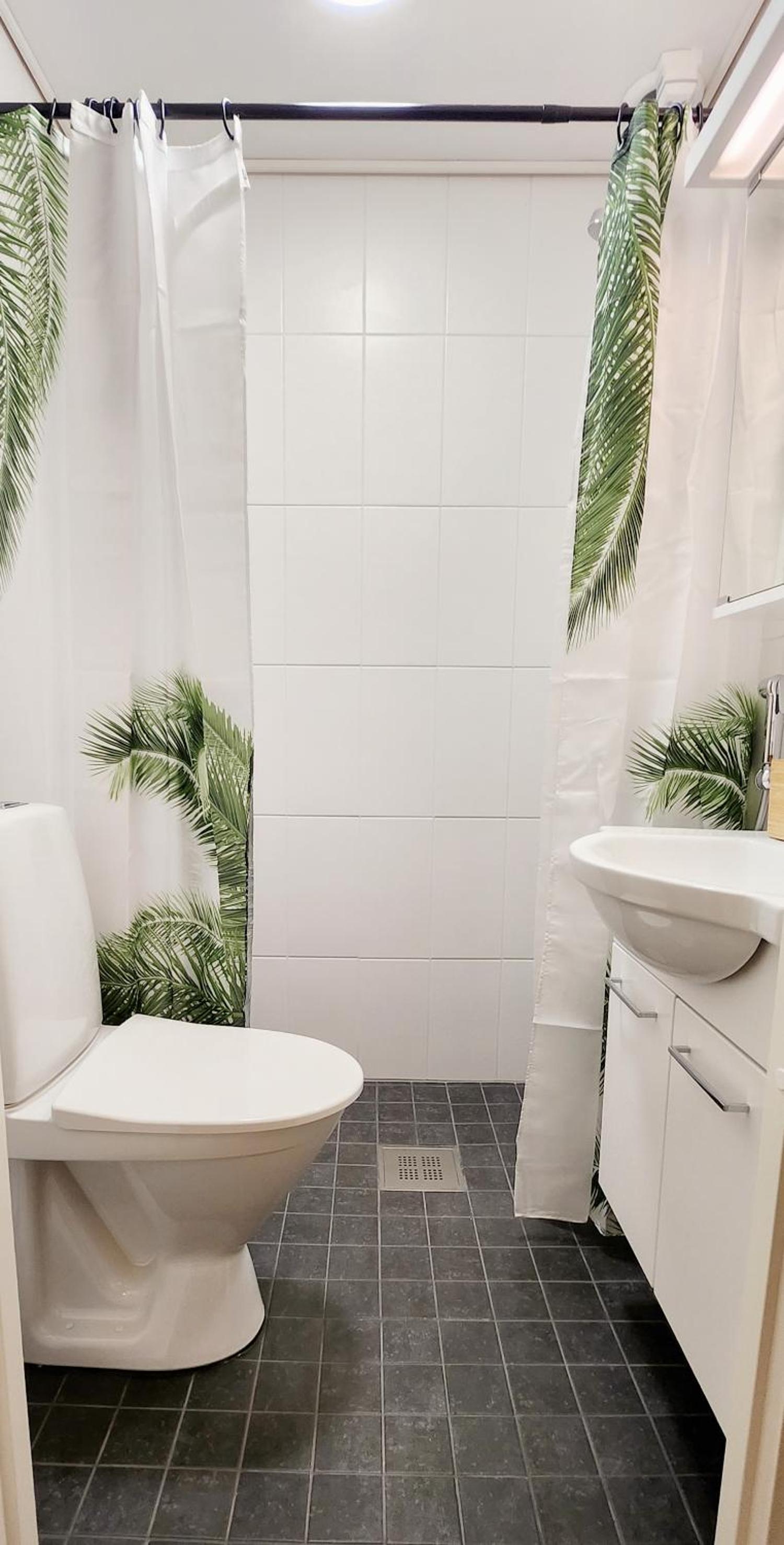 Family Room with Private Bathroom photo 2