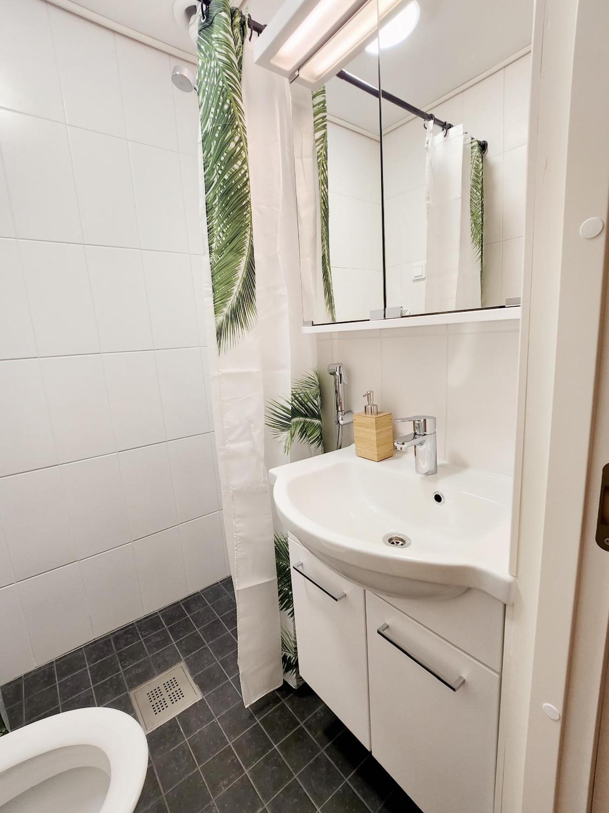 Family Room with Private Bathroom photo 3