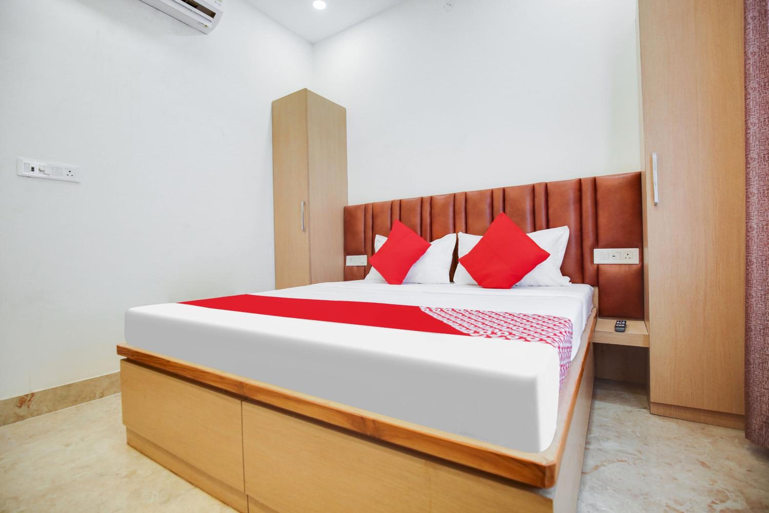 Standard Double Room - Photo 16