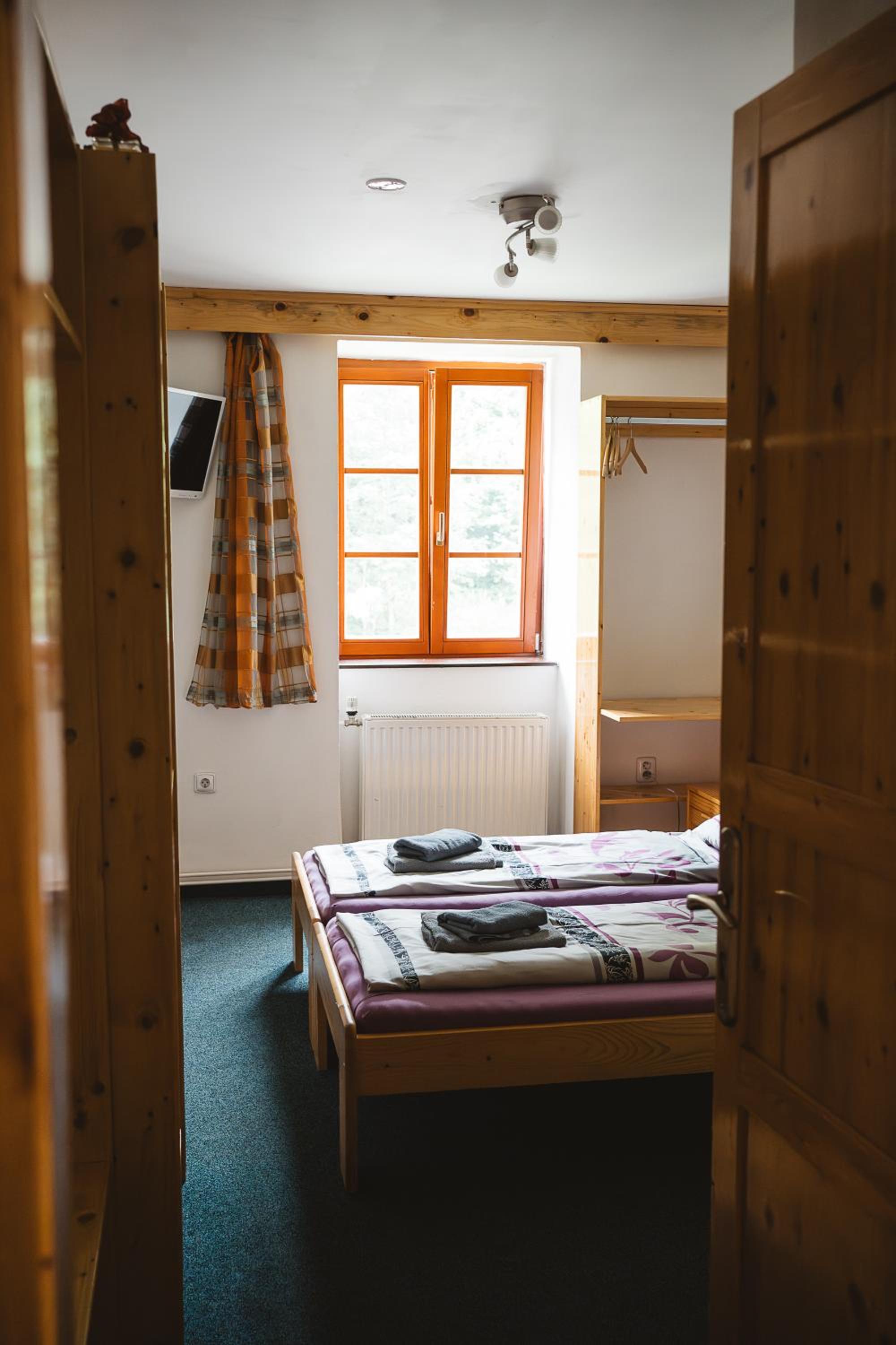 Twin Room with Private Bathroom photo 3