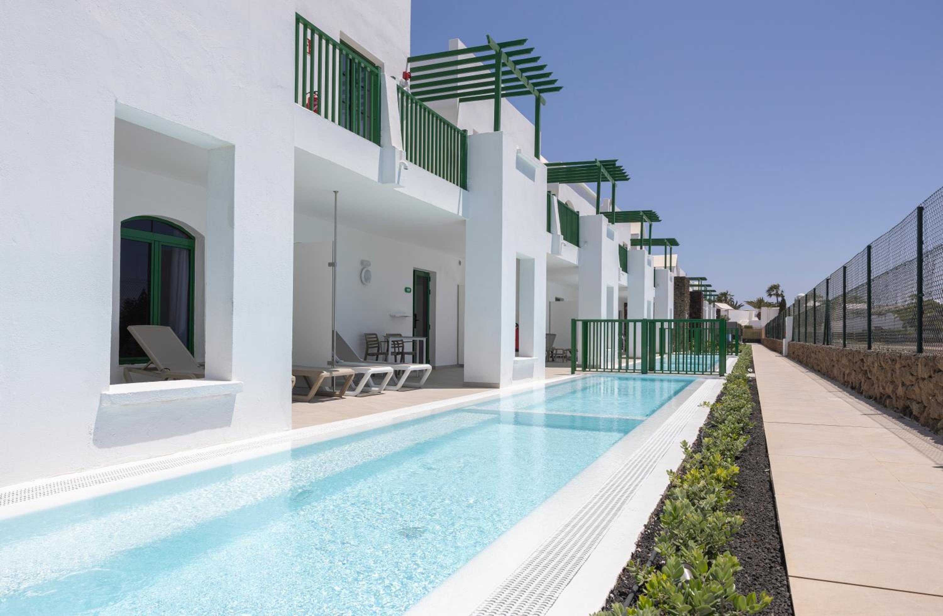 Triple Swim up. 2+1 Triple Acceso directo a la piscina. 2+1