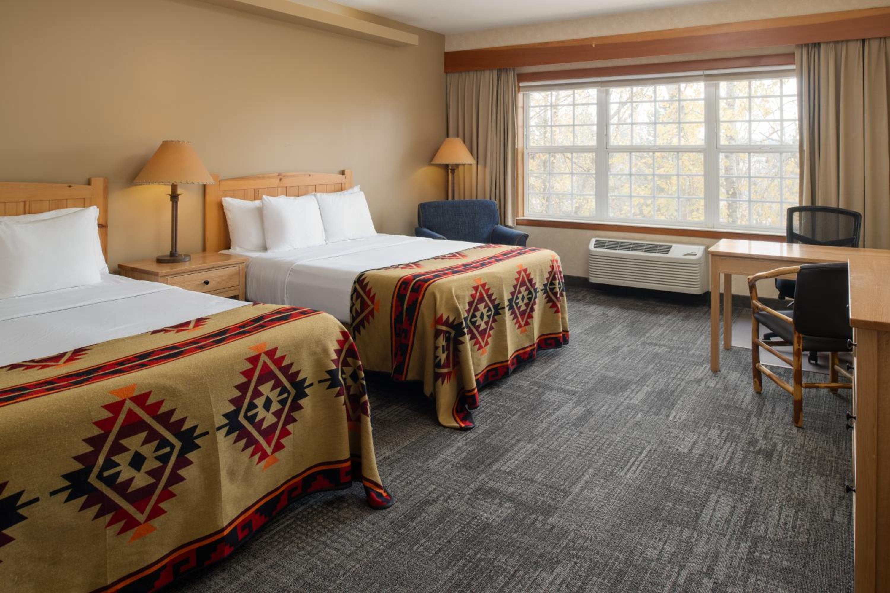 Deluxe Two Queen Guestroom