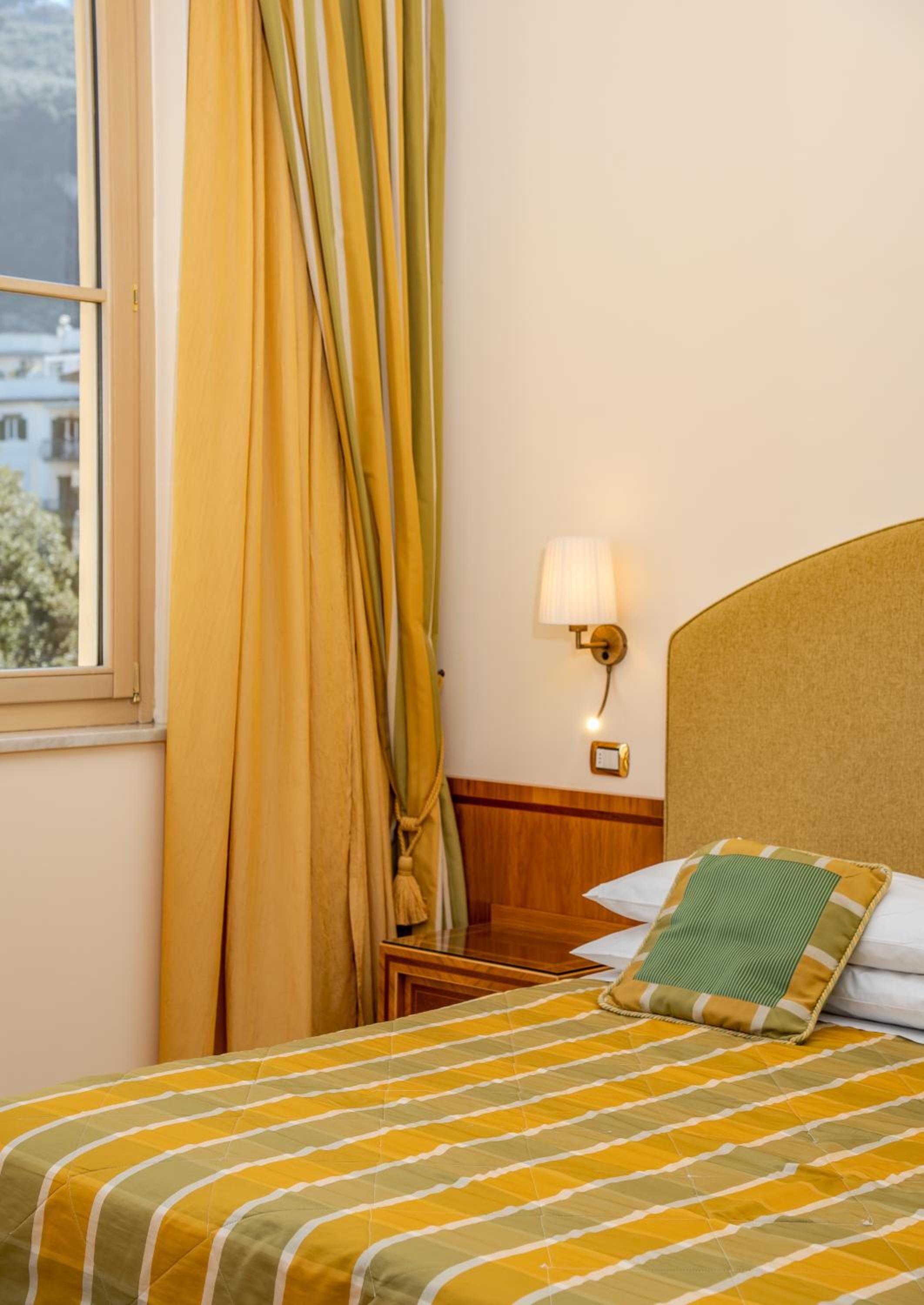 Large Double or Twin Room thumbnail 6