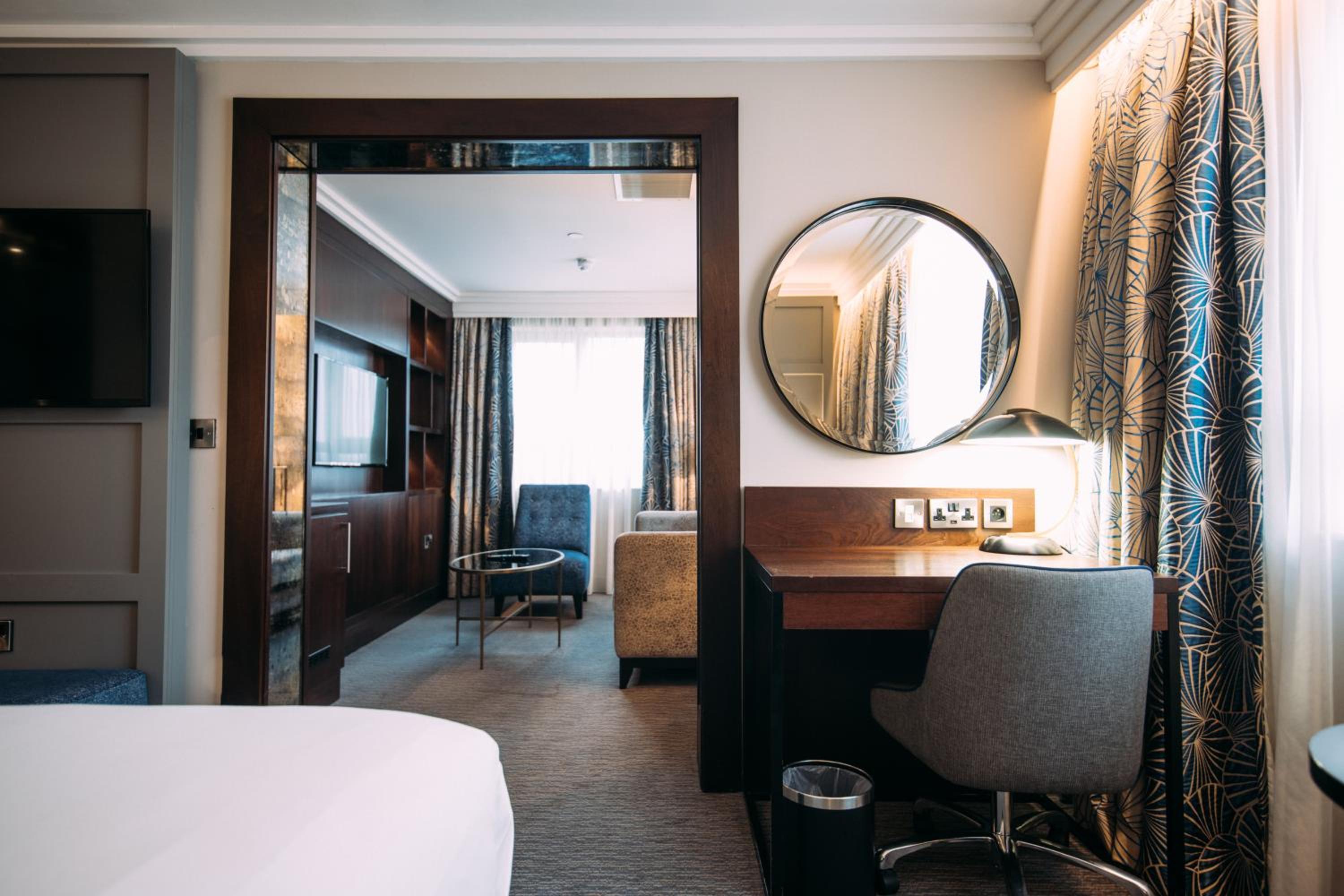 Junior King Suite with Additional Living Area - Photo 3