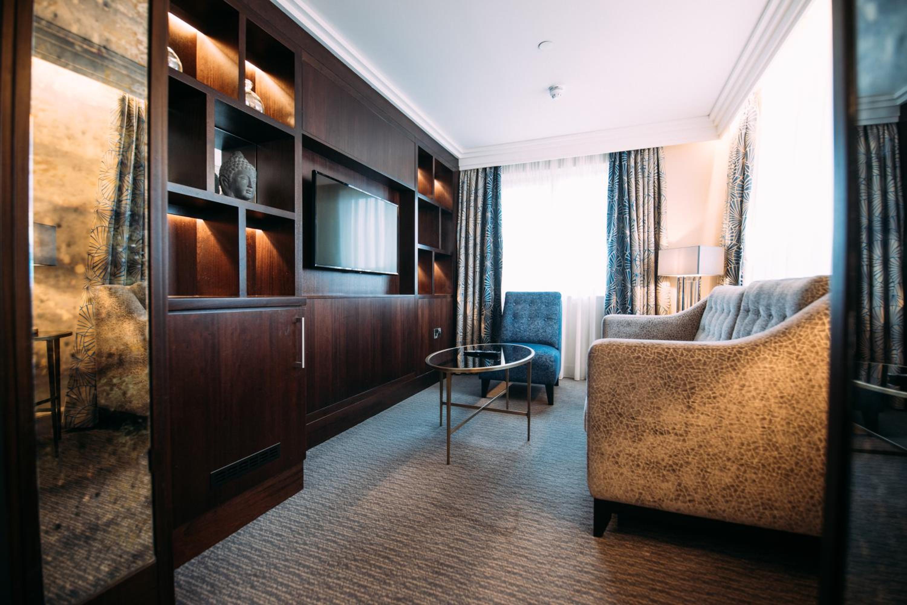 Junior King Suite with Additional Living Area - Photo 4