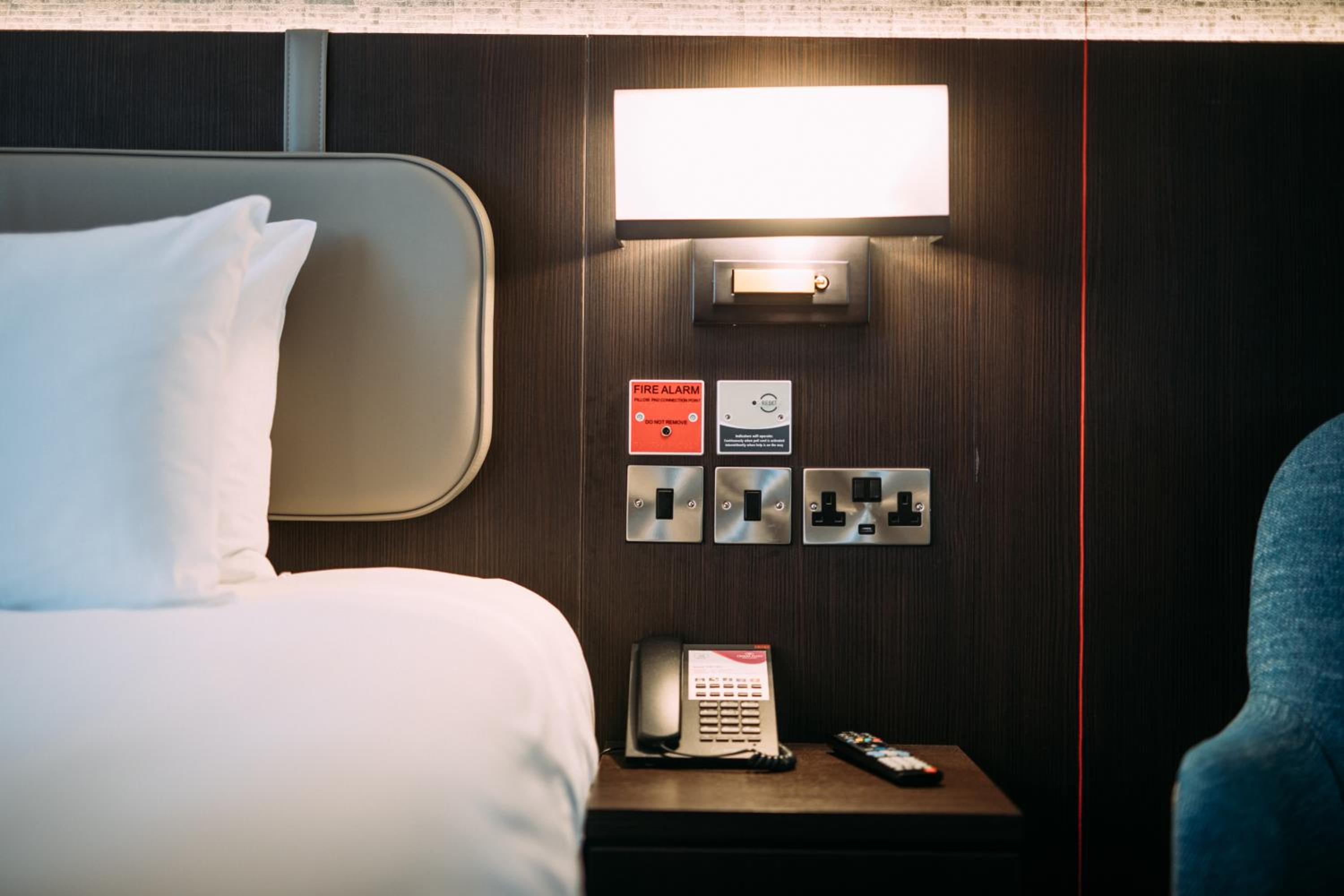 Standard King Room - Accessible - Photo 2