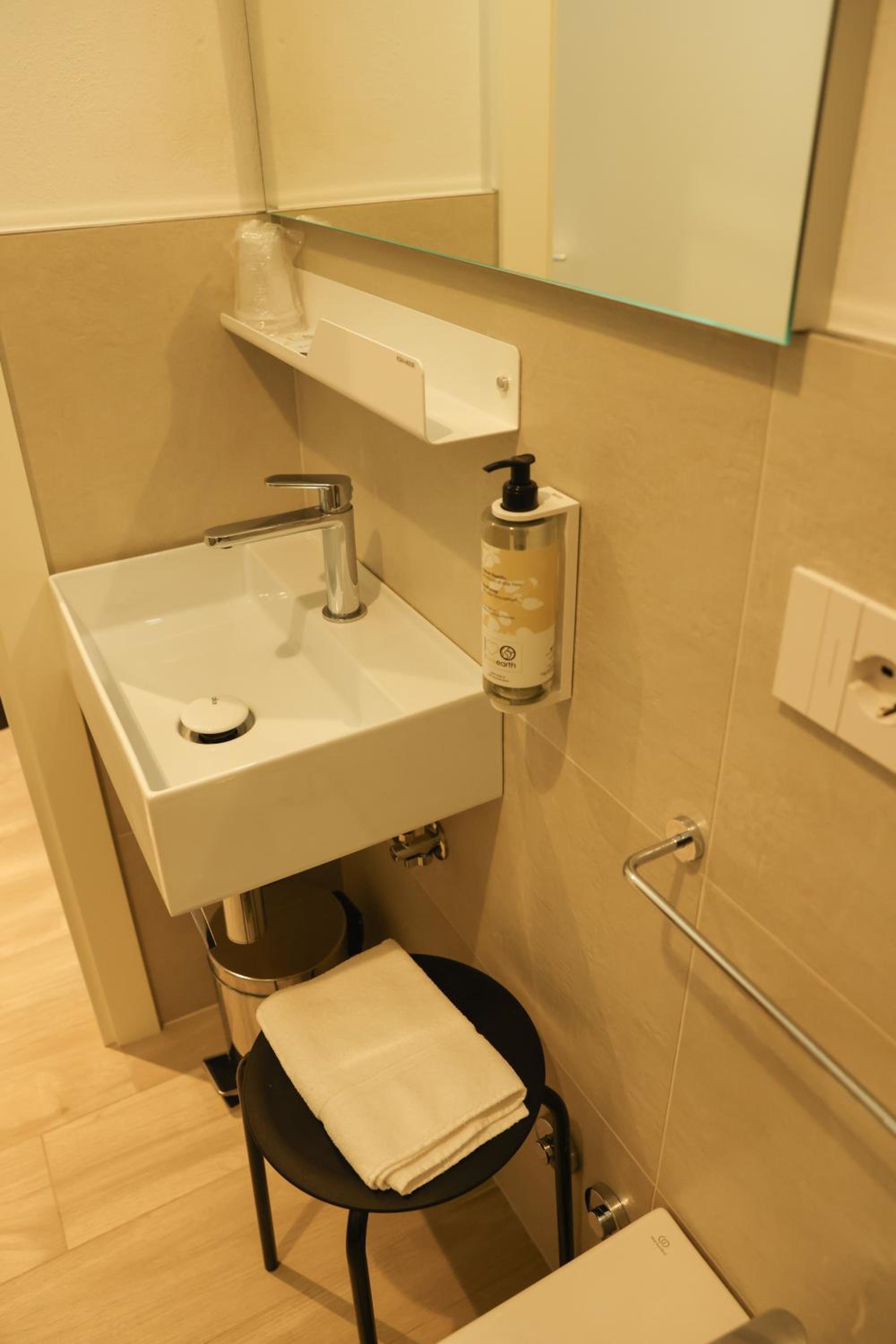 Double Room - Photo 11