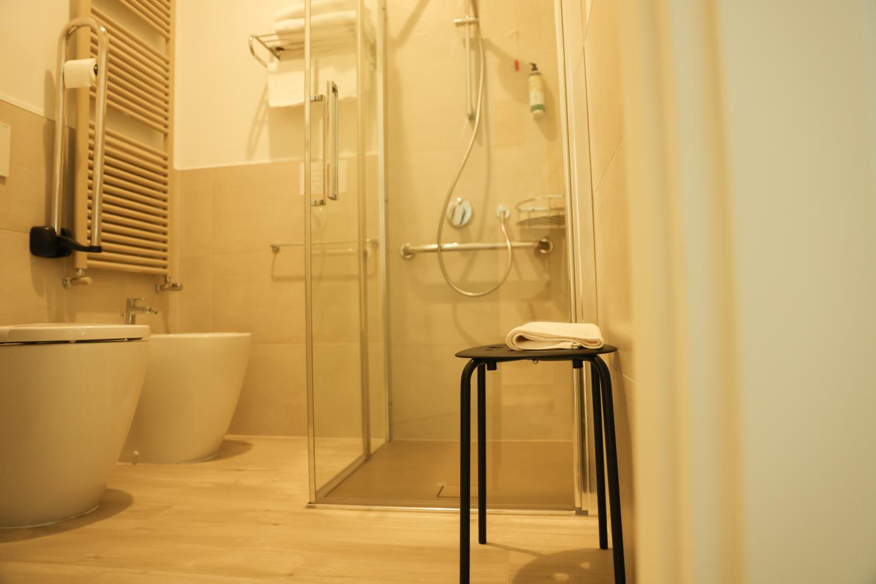 Twin Room - Photo 2