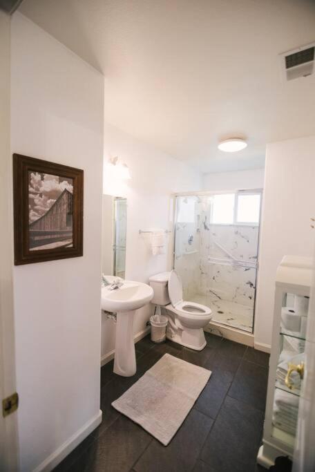 Four-Bedroom House photo 2