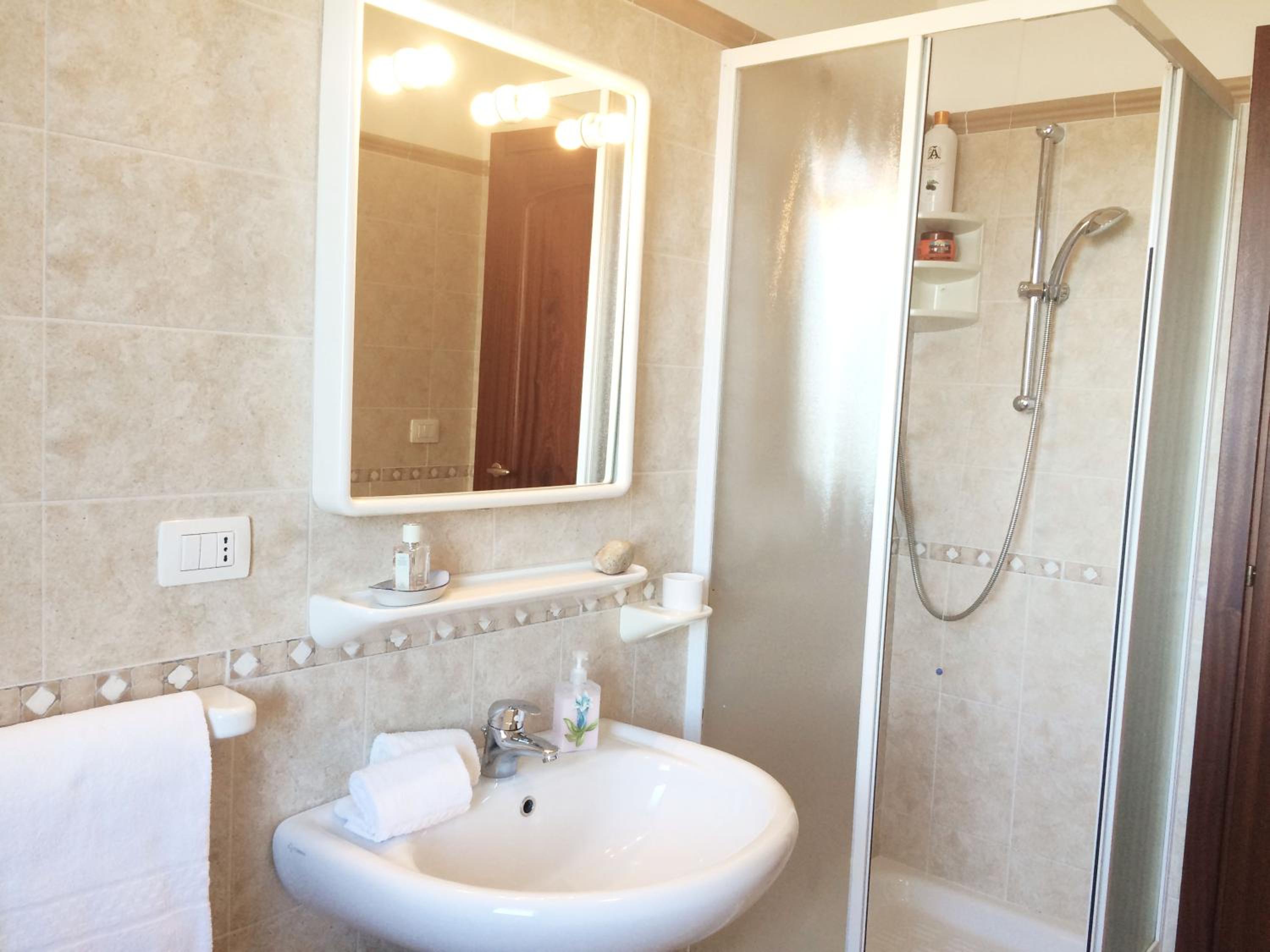  One-Bedroom Apartment with Front Sea View photo 2