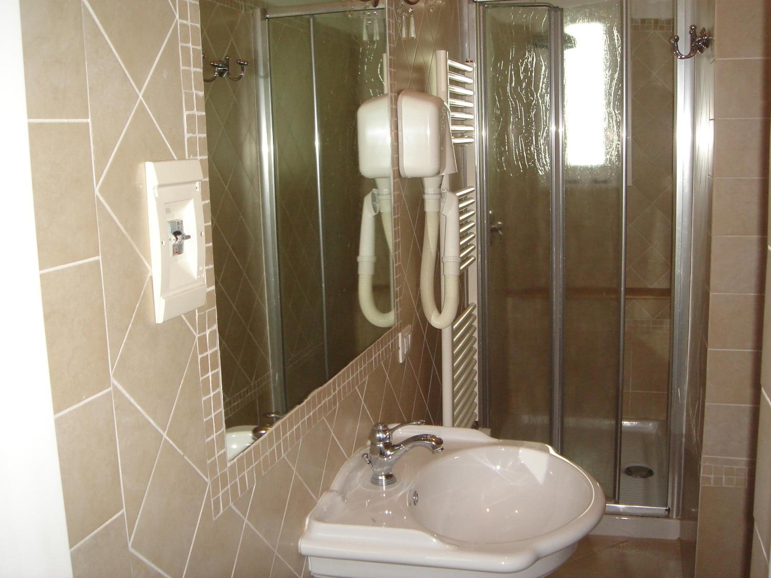 Quadruple Room with Private Bathroom photo 2