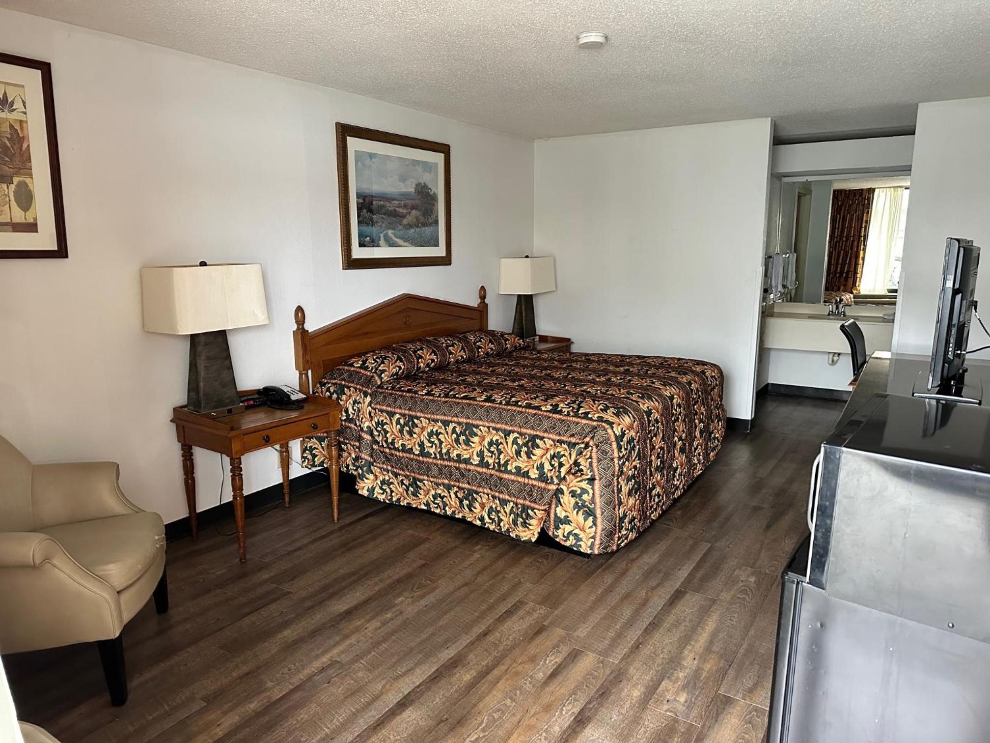 Single Room with Private Bathroom photo 1