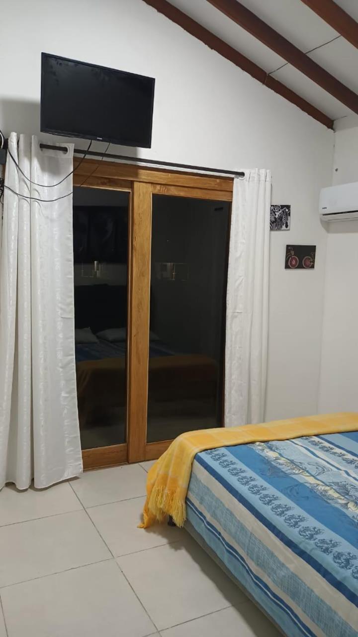 Five-Bedroom House photo 1
