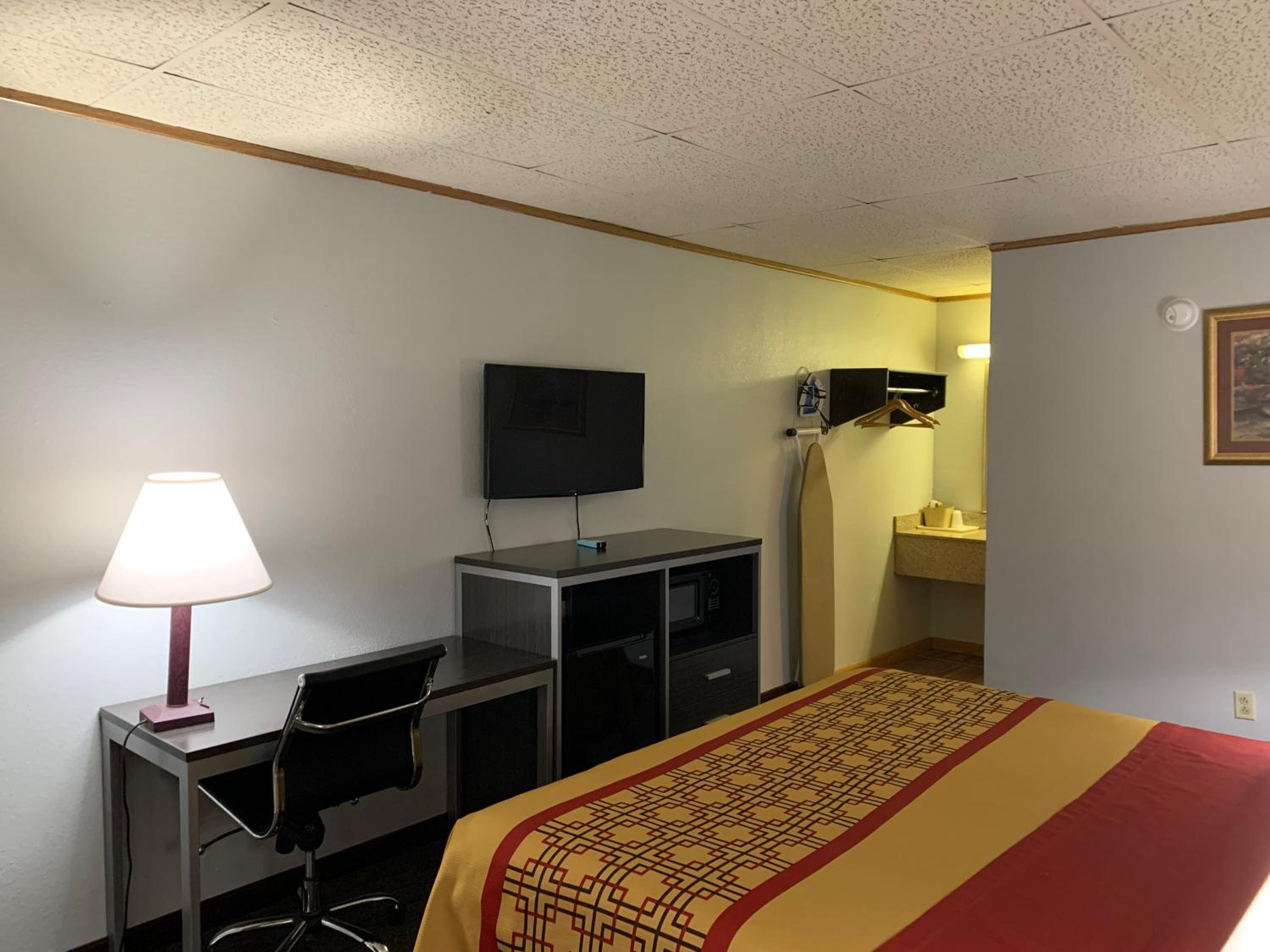 King Room With Mountain View - Non-Smoking photo 2