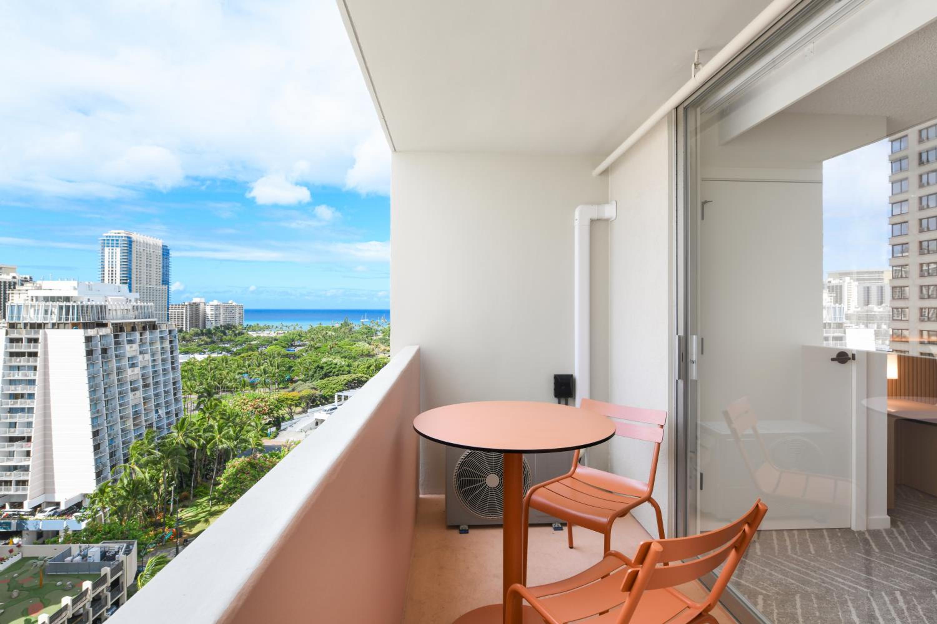 Accessible Partial Ocean View With One King And Roll-In Shower - Photo 4