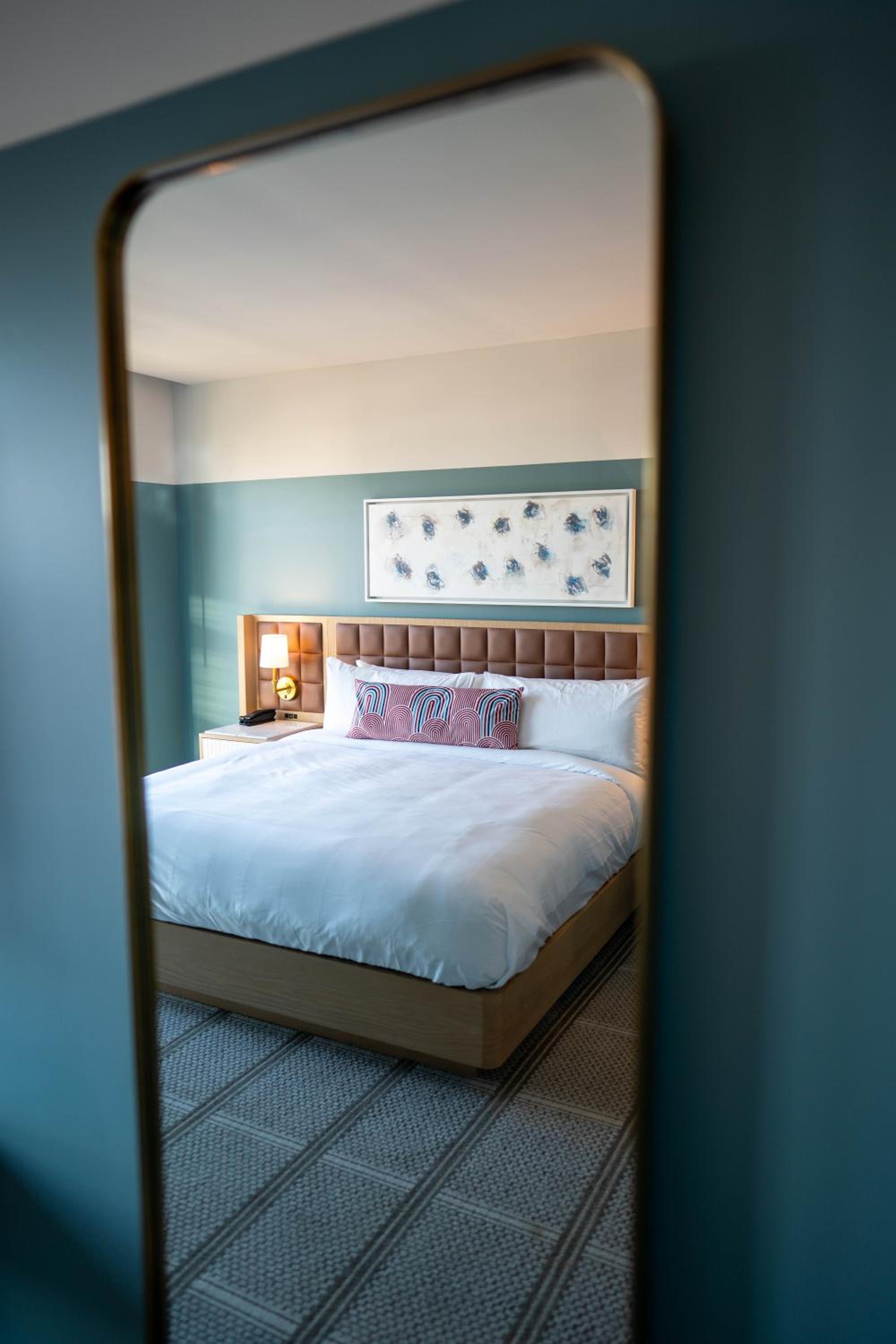 Standard King Room with City View - Photo 1