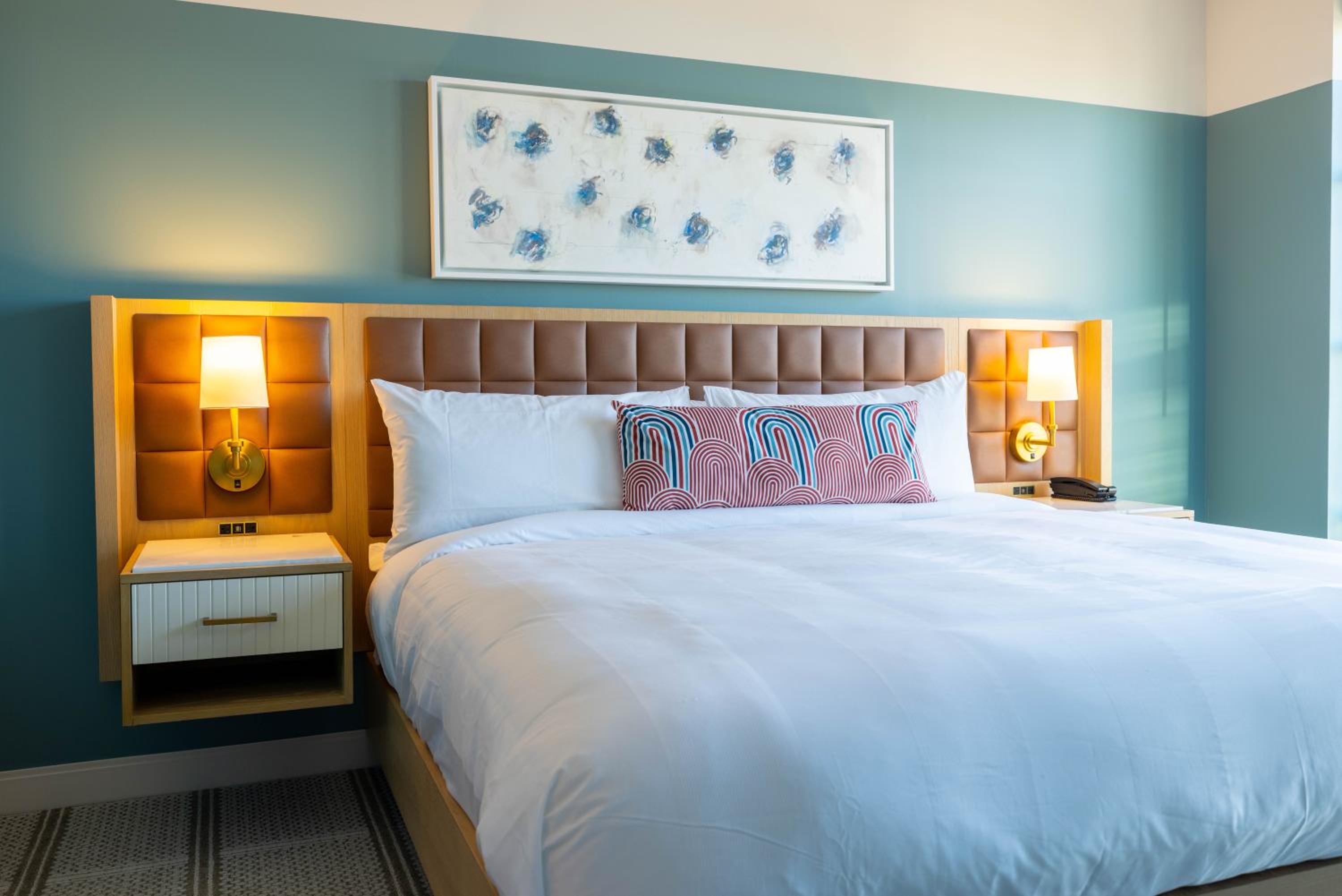 Standard King Room - Hearing Accessible - Photo 1