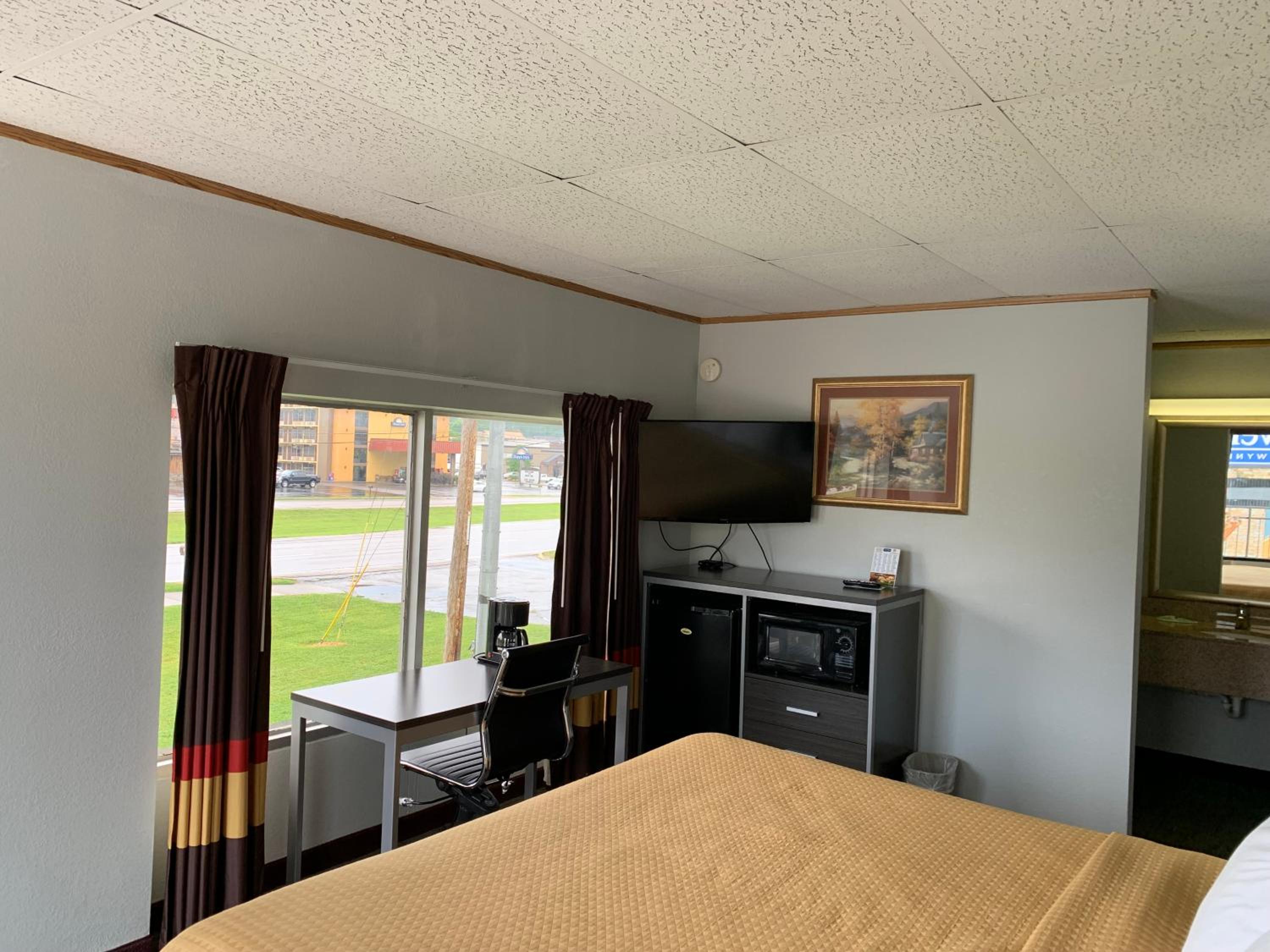 King Room With Mountain View - Non-Smoking photo 1