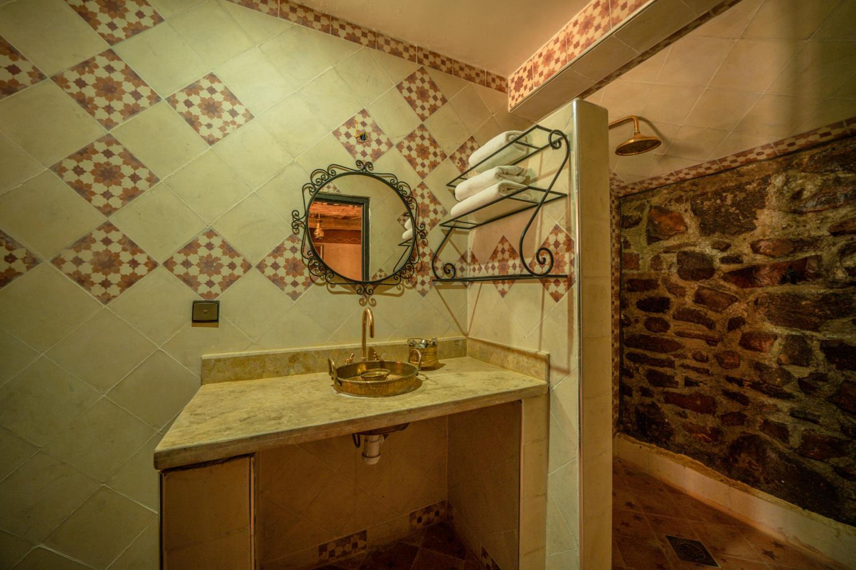 Superior Suite - Photo 4