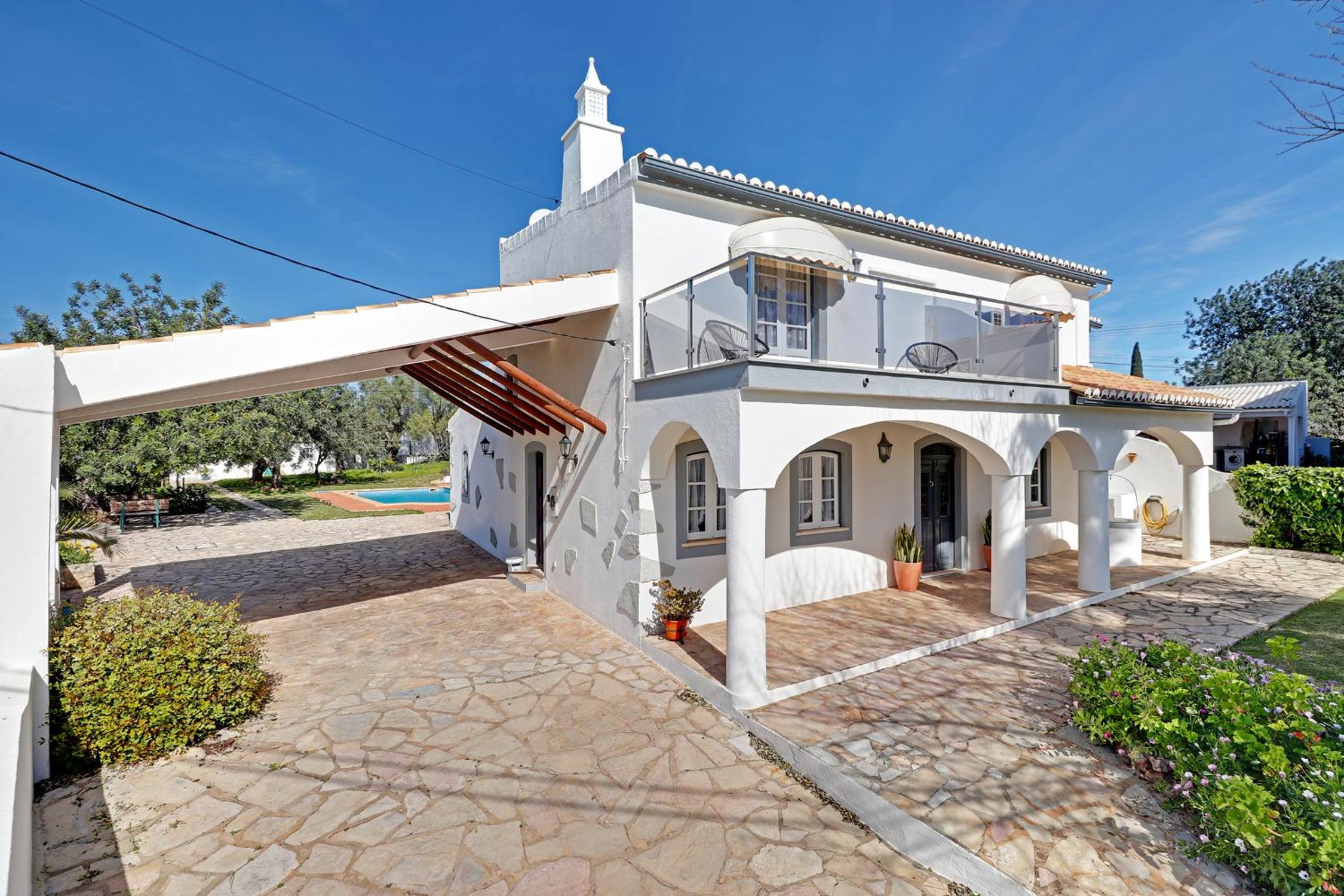Villa photo 3