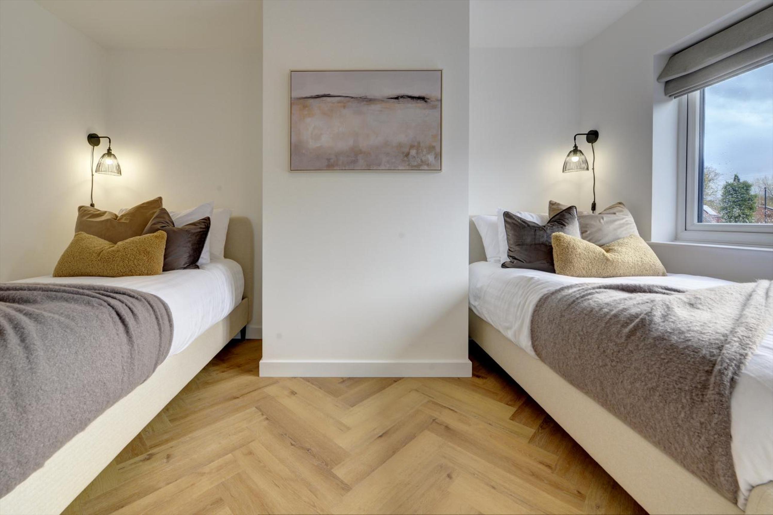 Four-Bedroom House photo 2