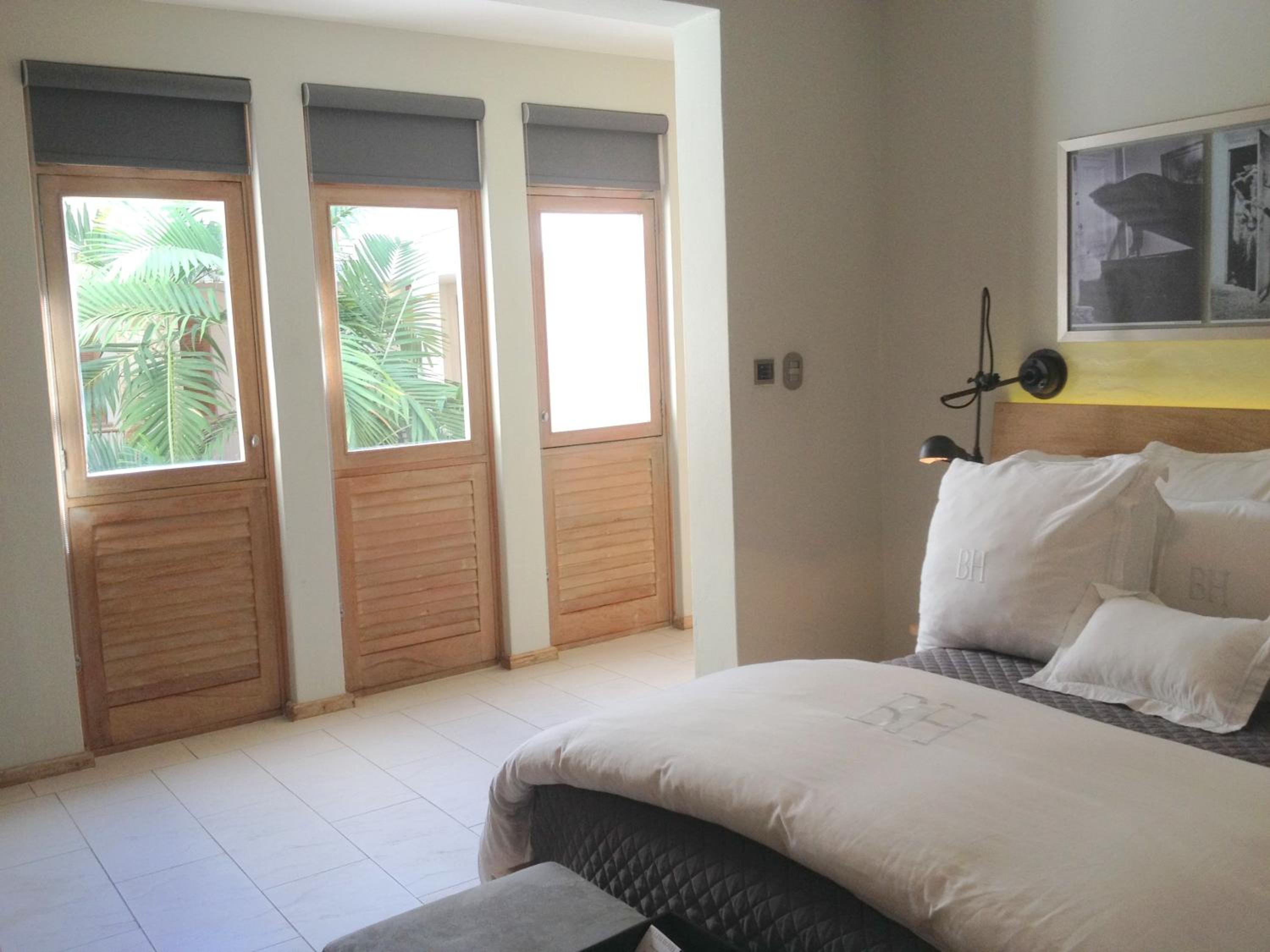 Suite with Courtyard Views