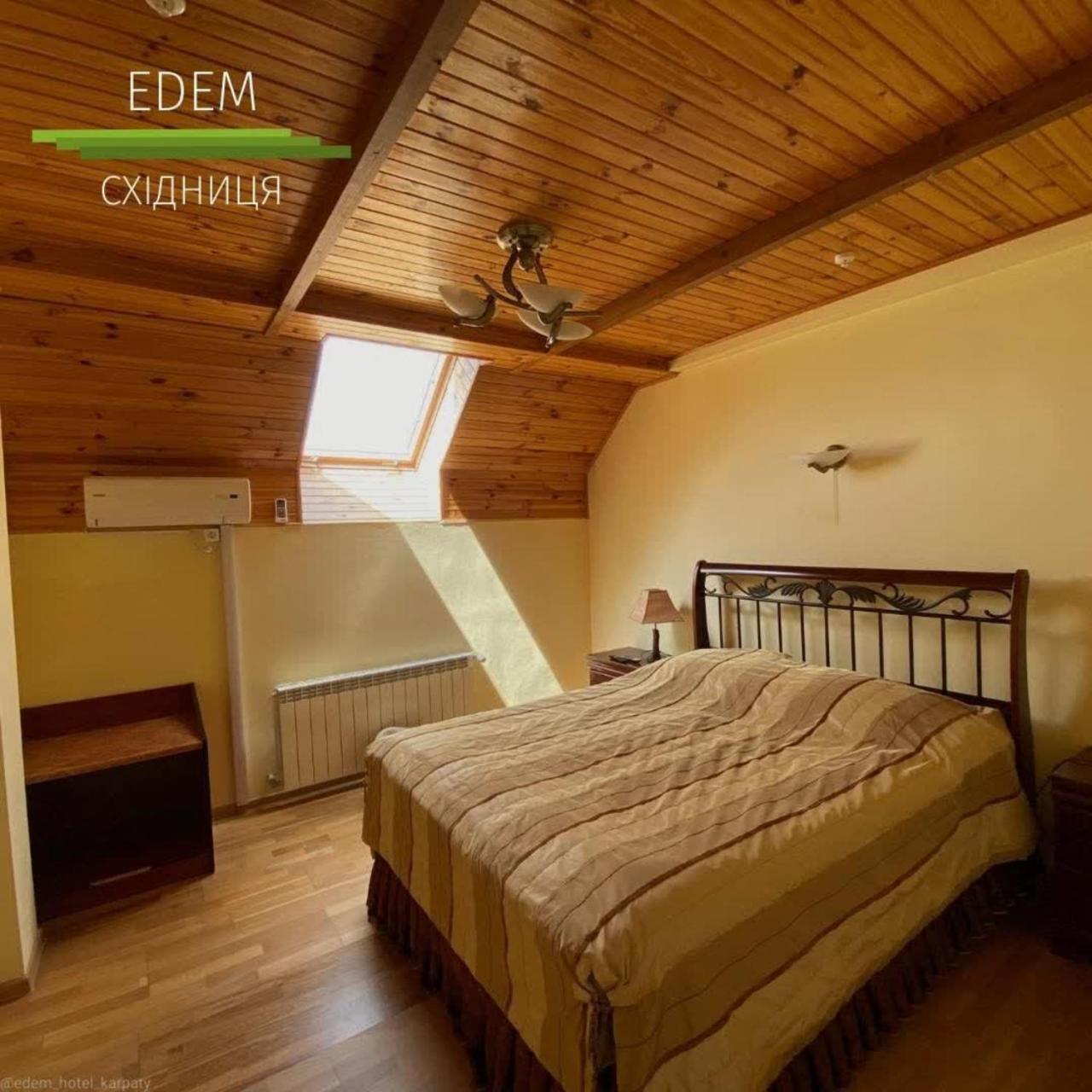 King Suite with Balcony photo 3