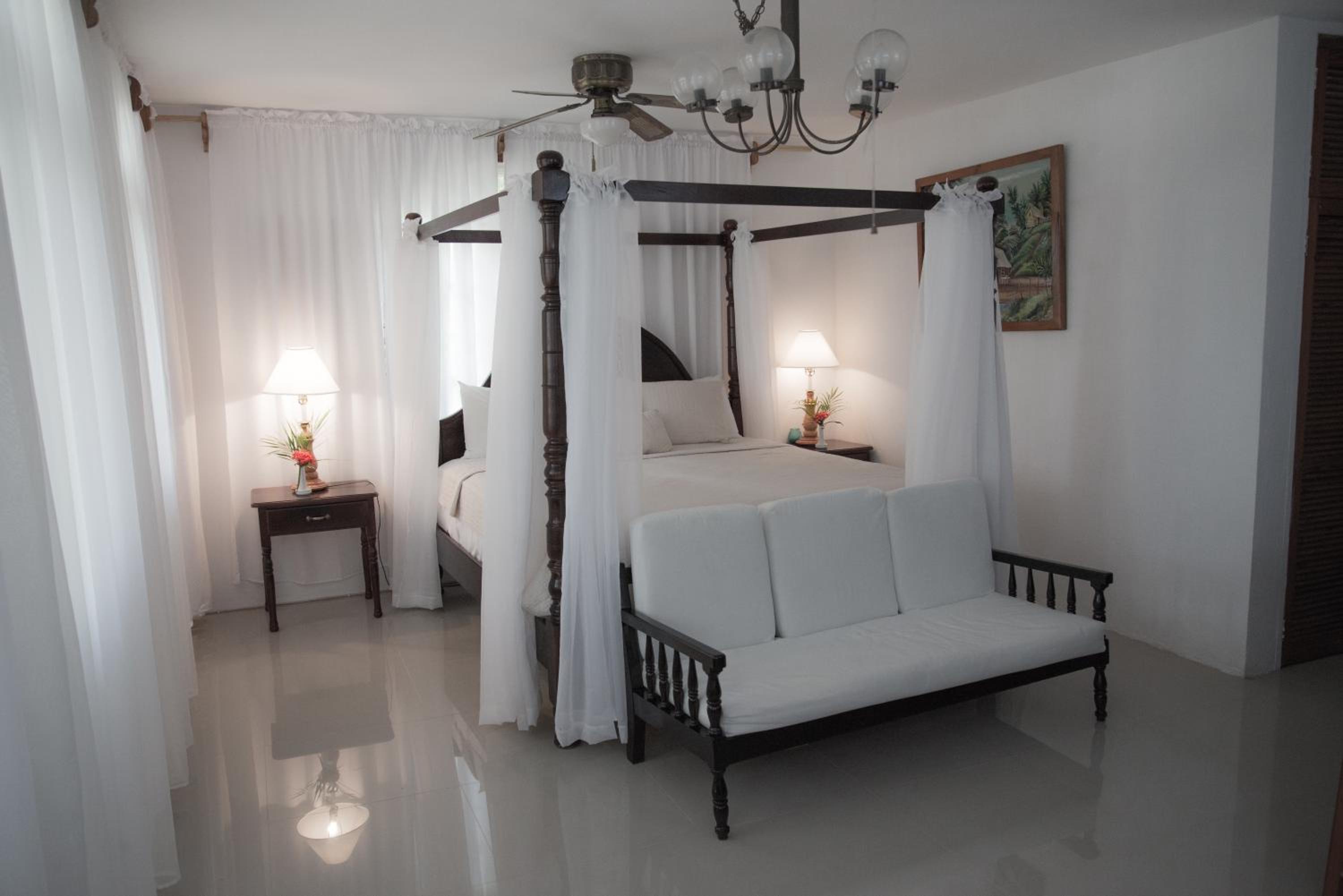 Humming Bird - One-Bedroom Apartment with Sea View