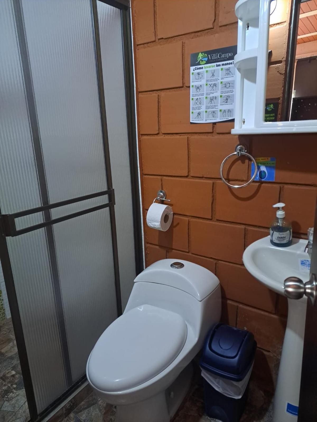 Quadruple Room with Private Bathroom photo 2