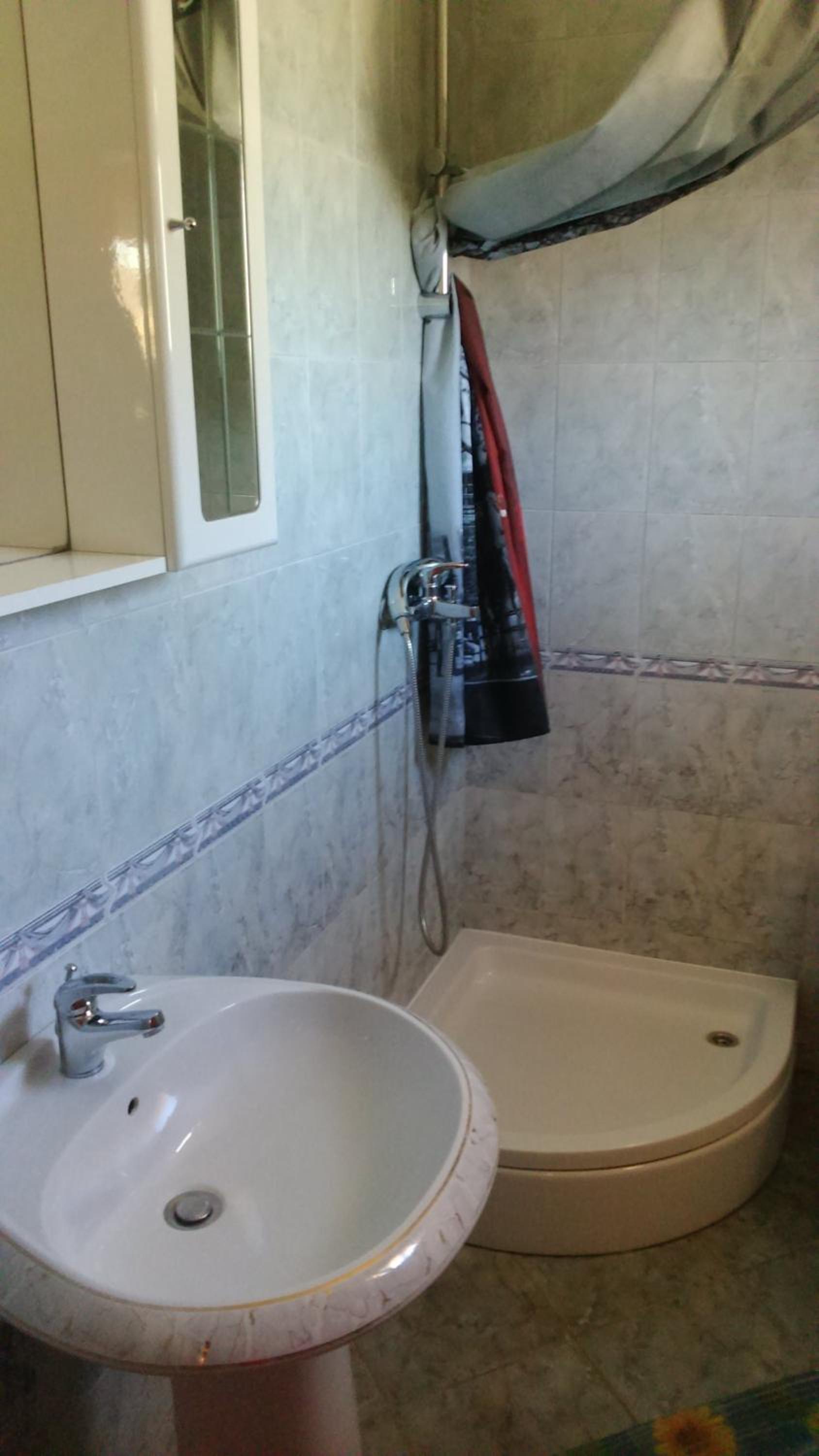 One-Bedroom Apartment - Photo 2