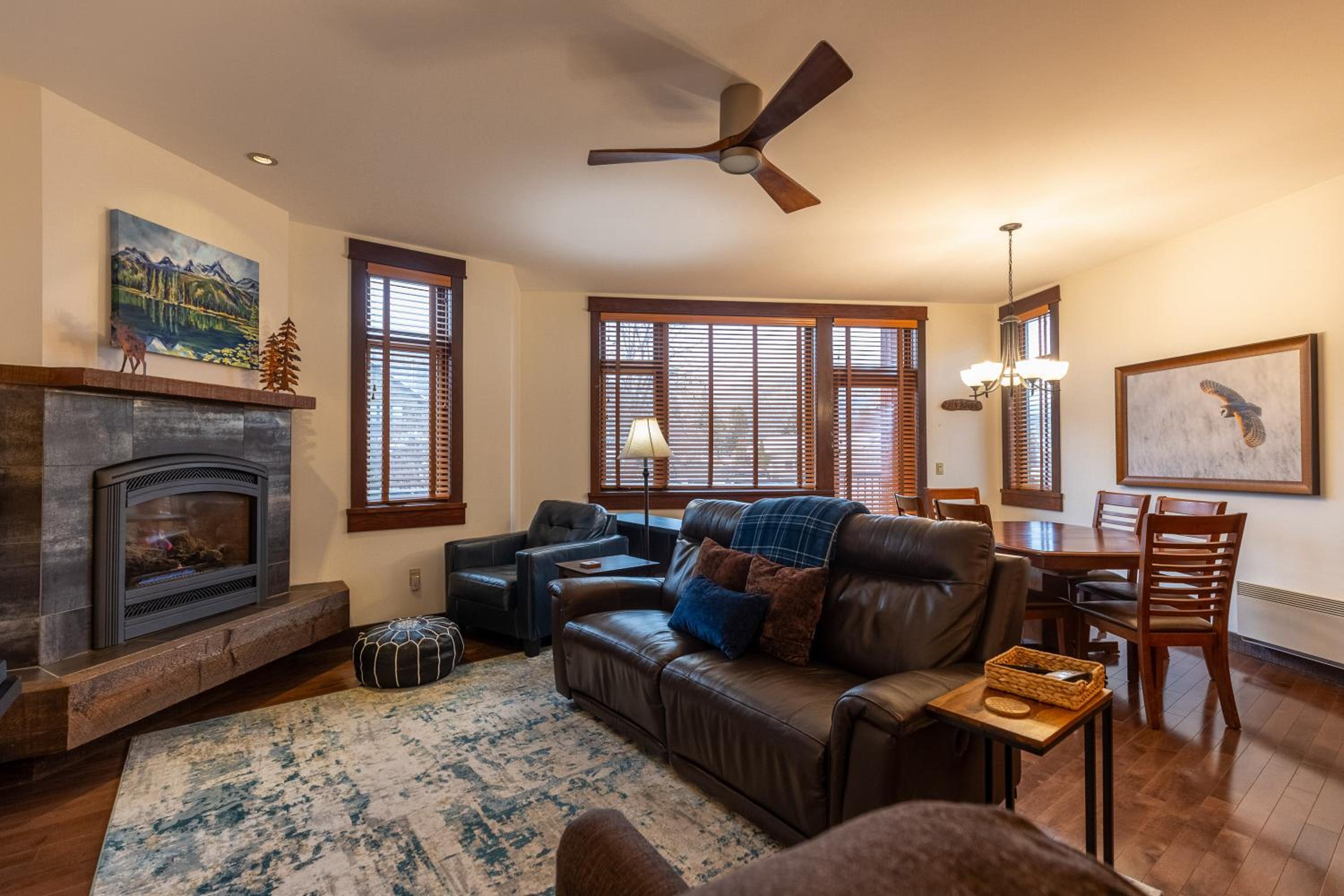 Three-Bedroom Apartment with Balcony photo 3