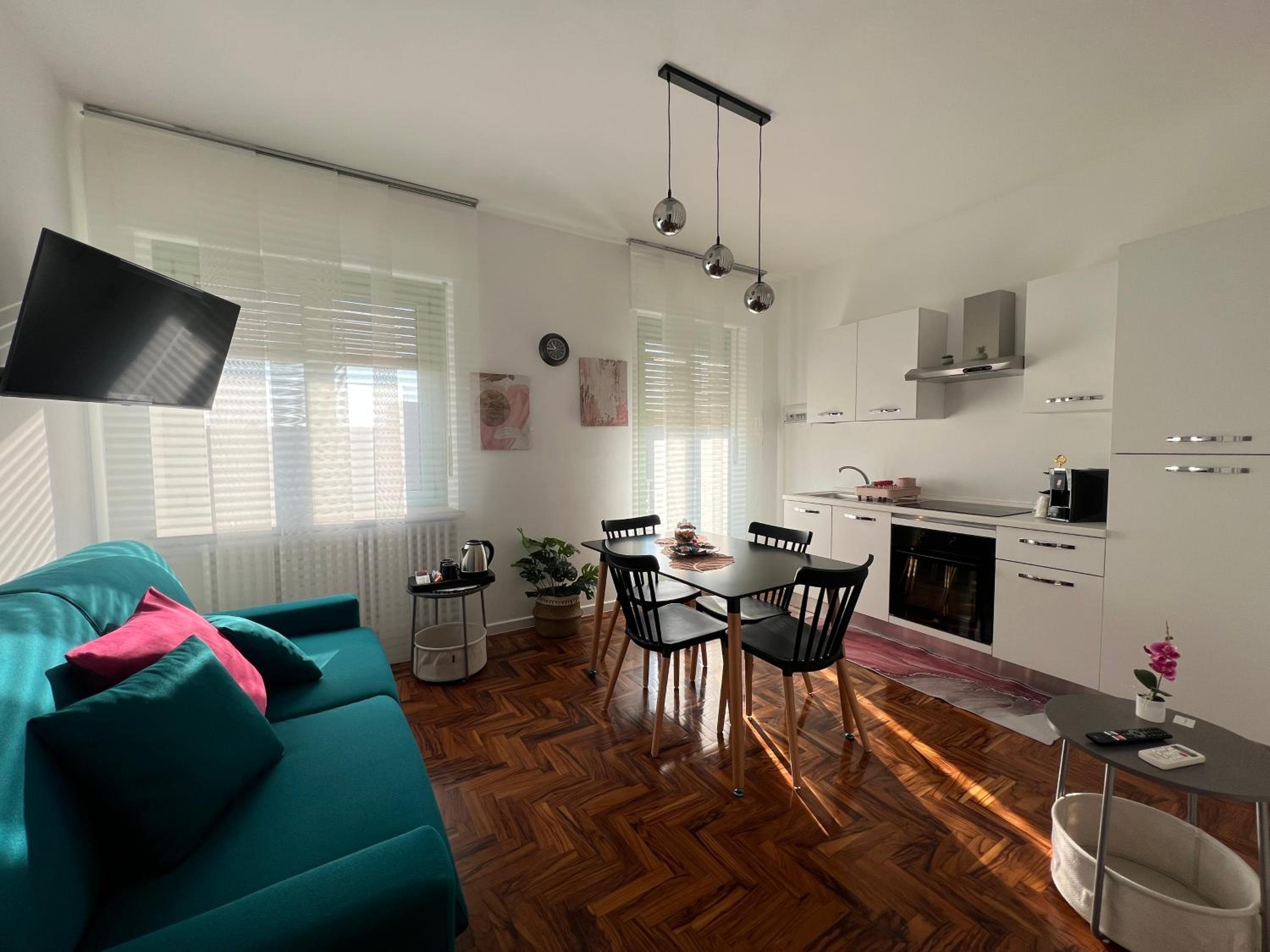 One-Bedroom Apartment photo 2