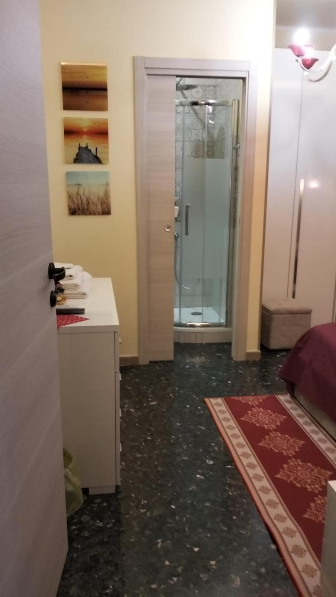 Double Room with Private Bathroom - Photo 7