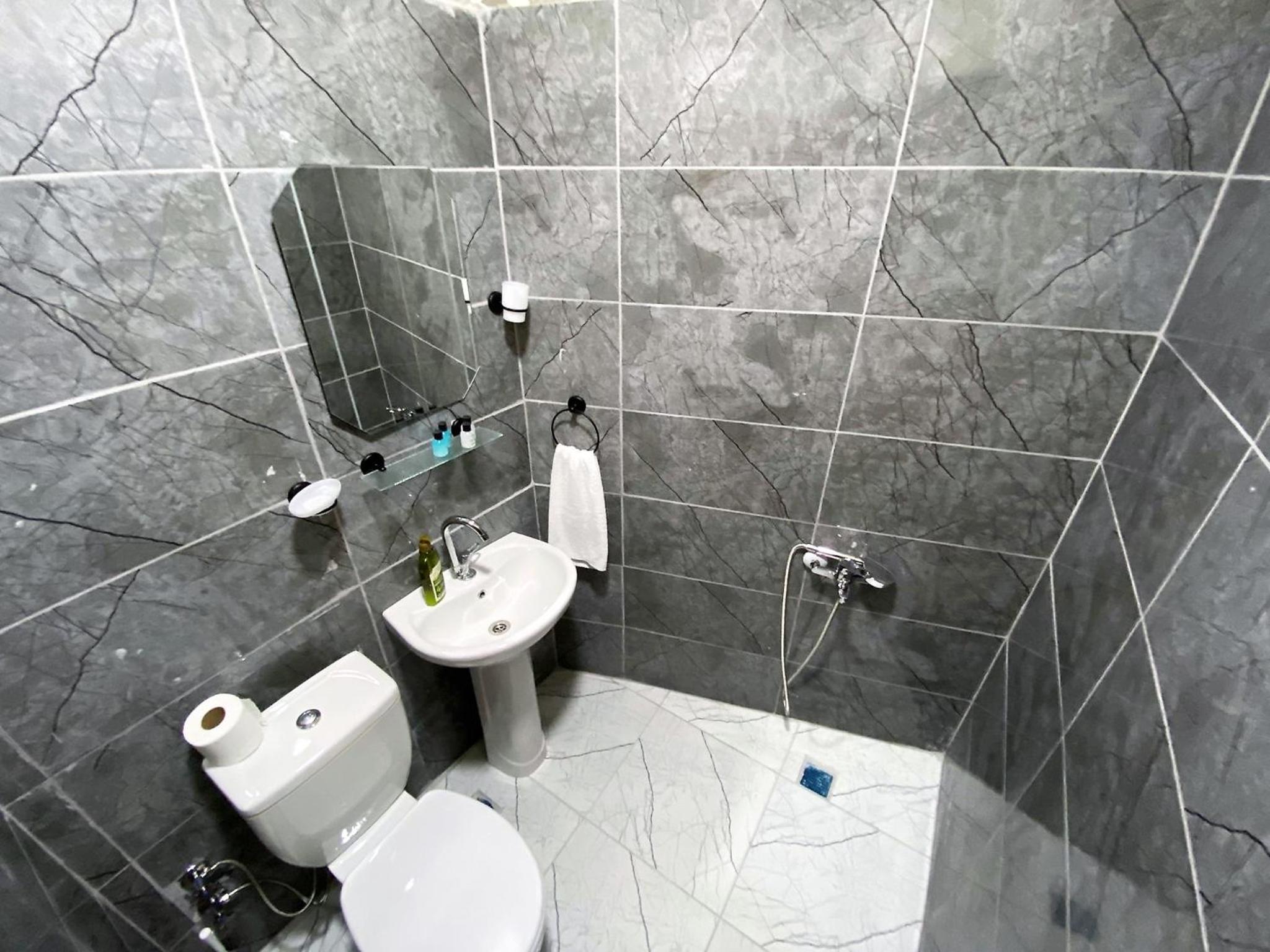 Deluxe Triple Room - Photo 12