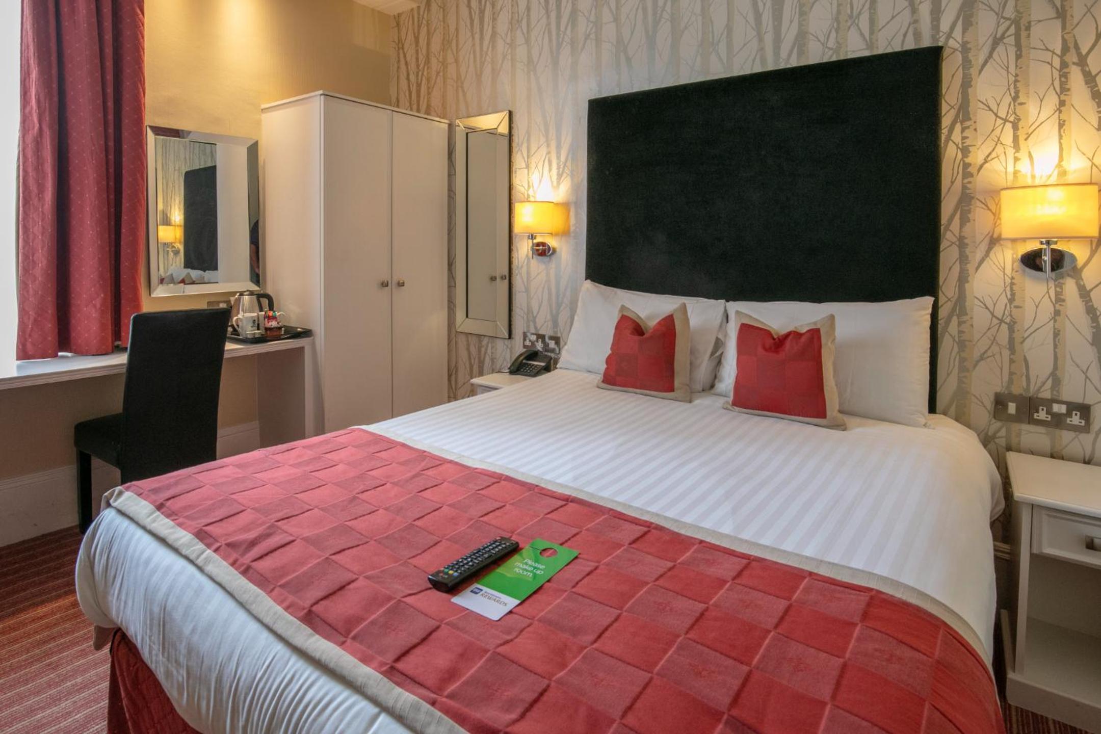 Small Double Room - Non-Smoking photo 1