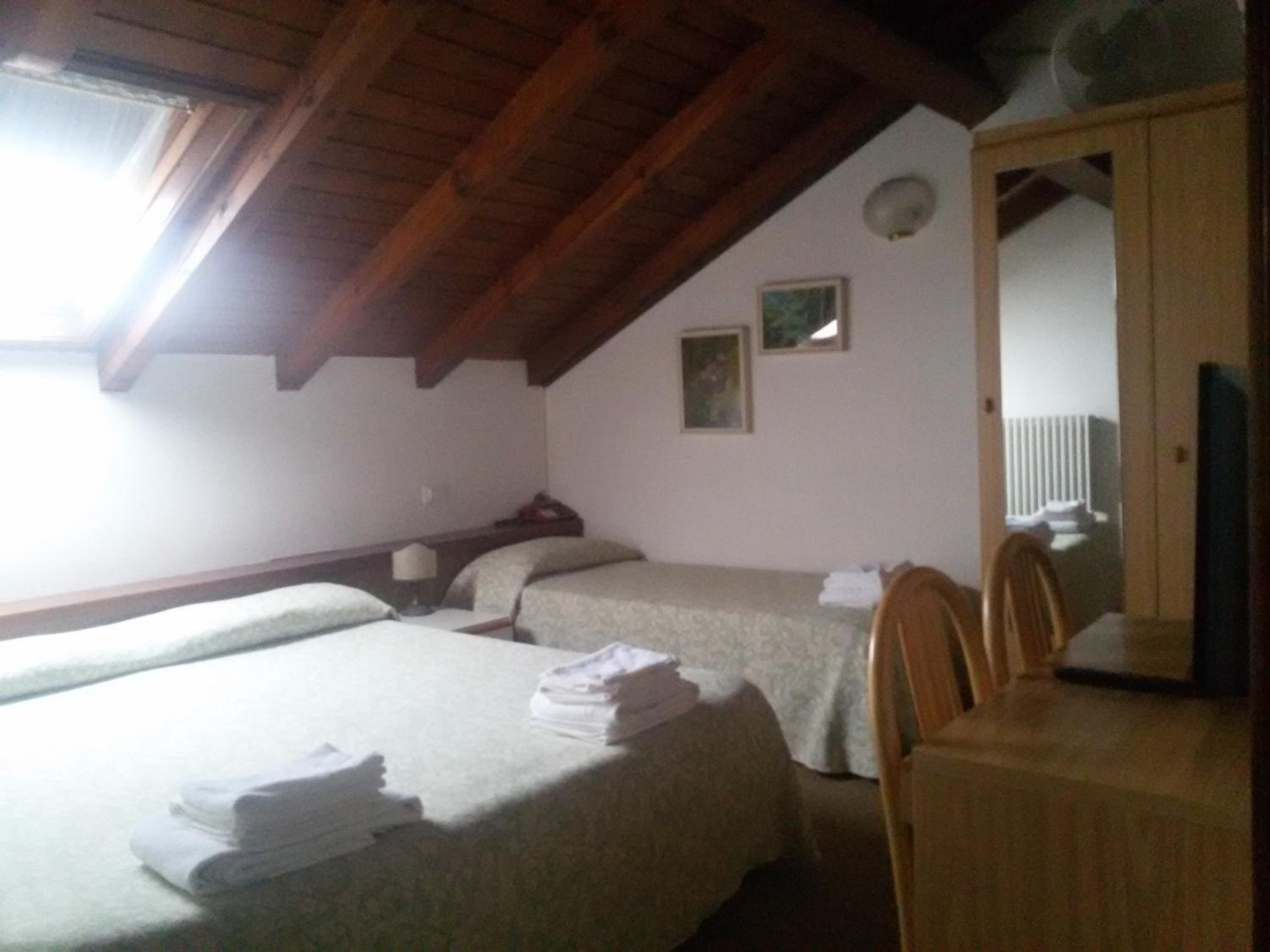 Double or Twin Room - Attic photo 3