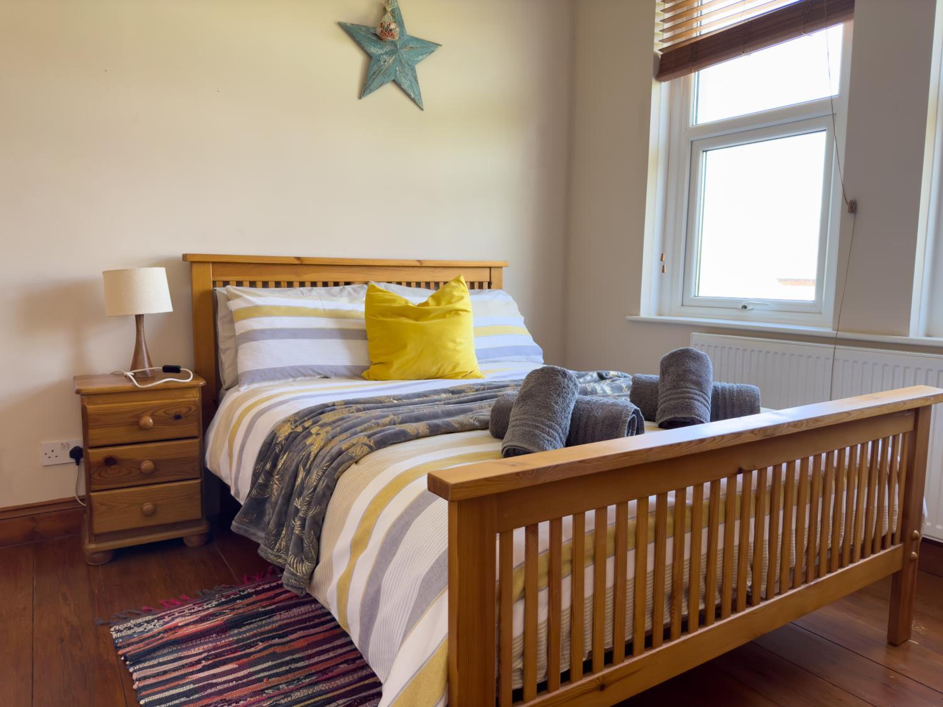 Six-Bedroom House photo 1