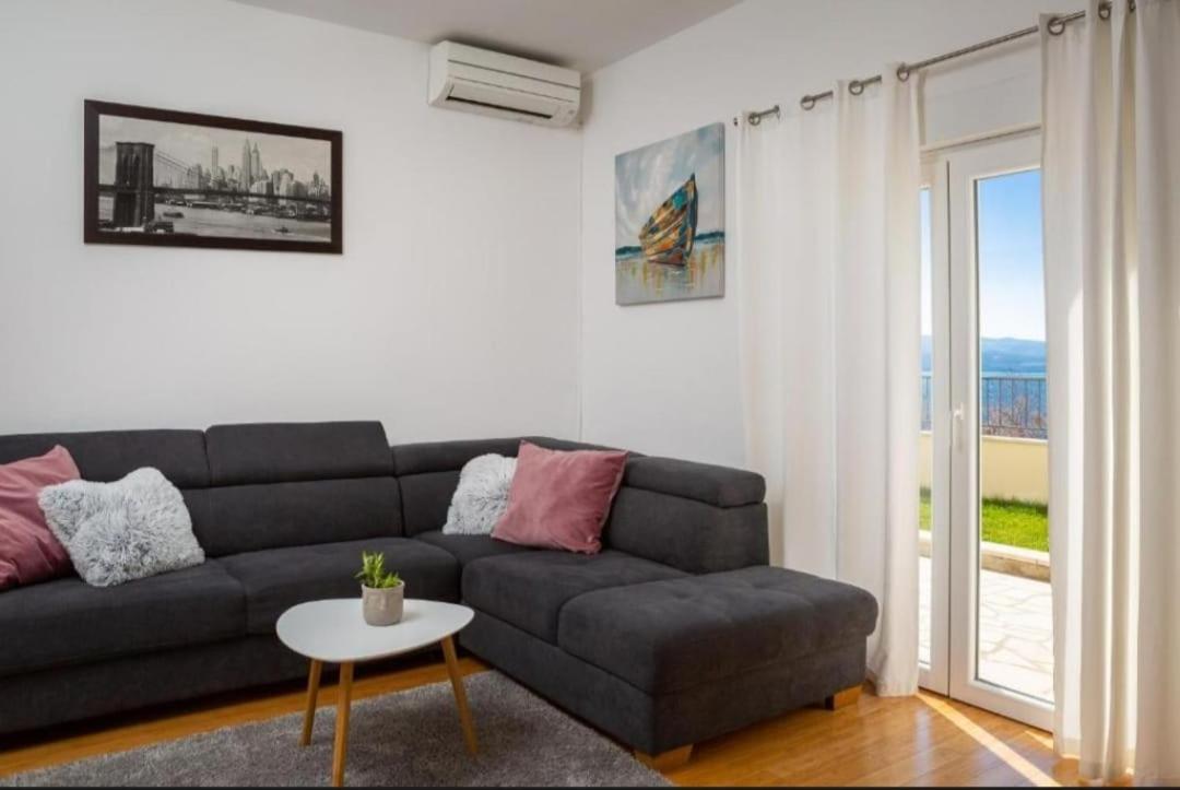 One-Bedroom Apartment with Sea View and Terrace photo 1