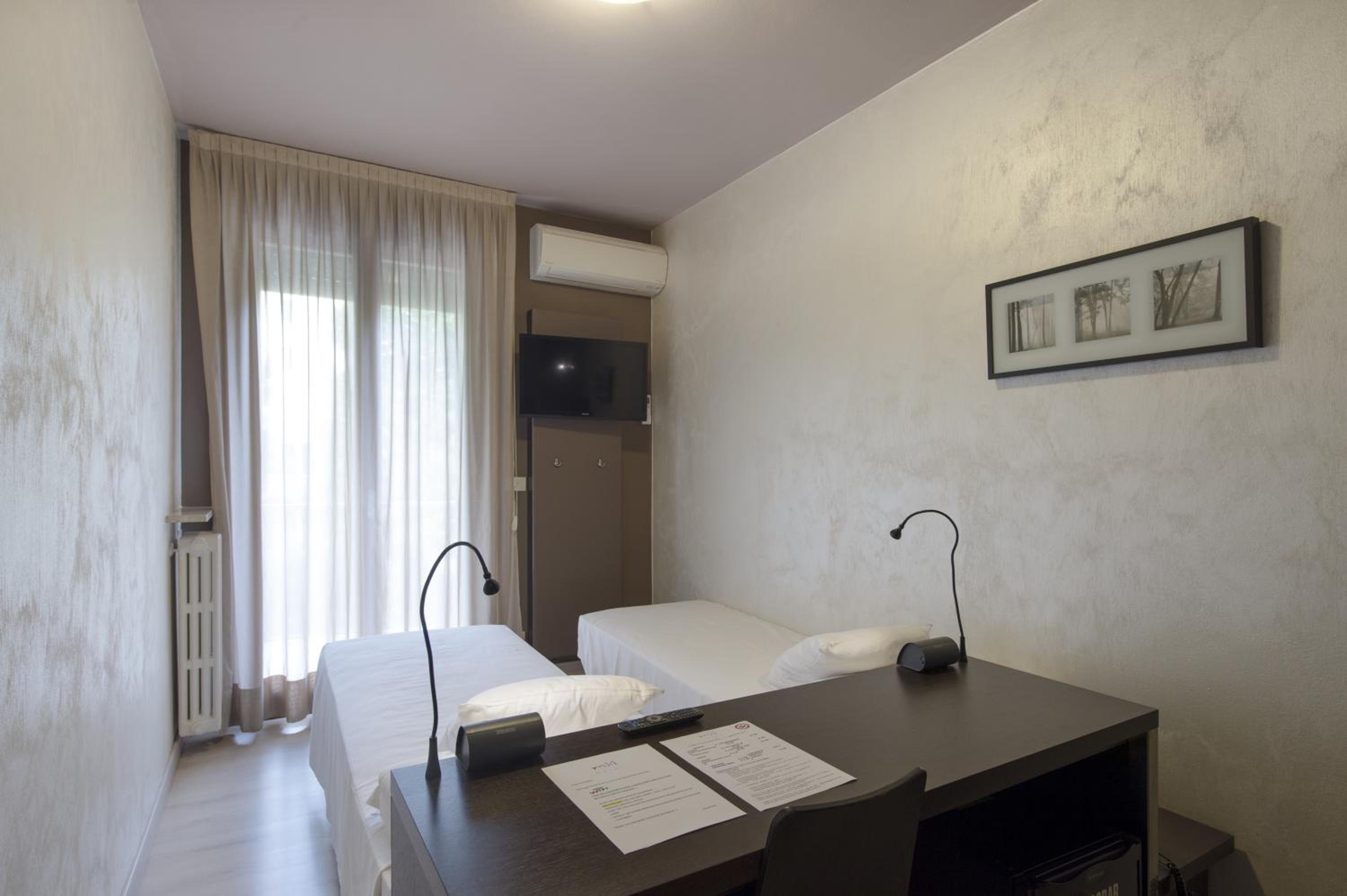 Double or Twin Room with Balcony - Photo 1