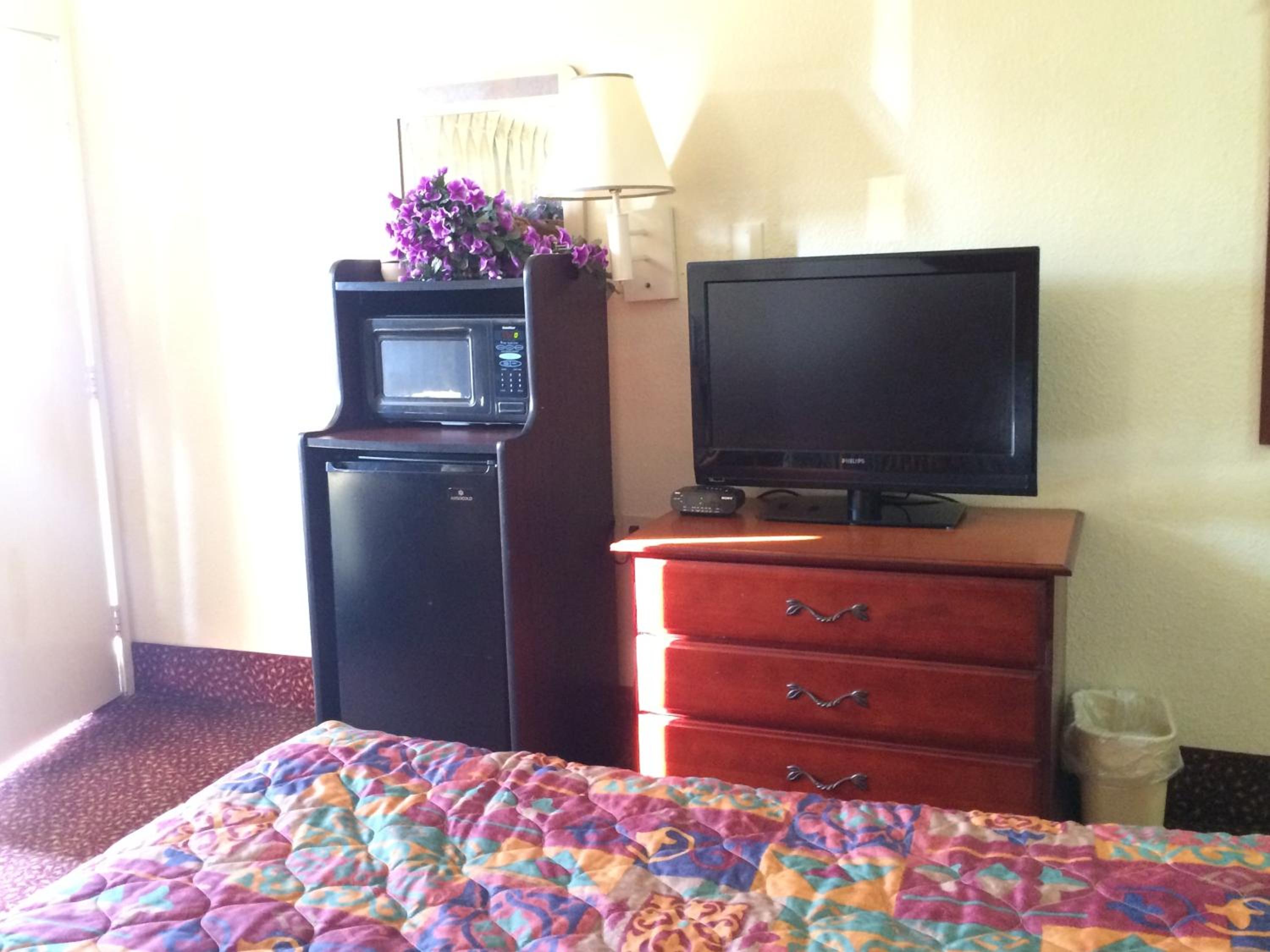 Standard Queen Room - Photo 9