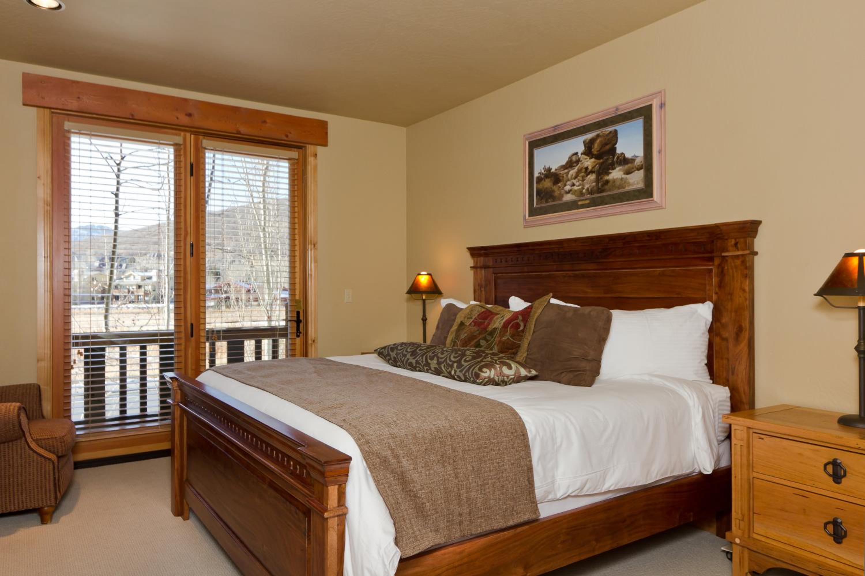 Standard queen room
