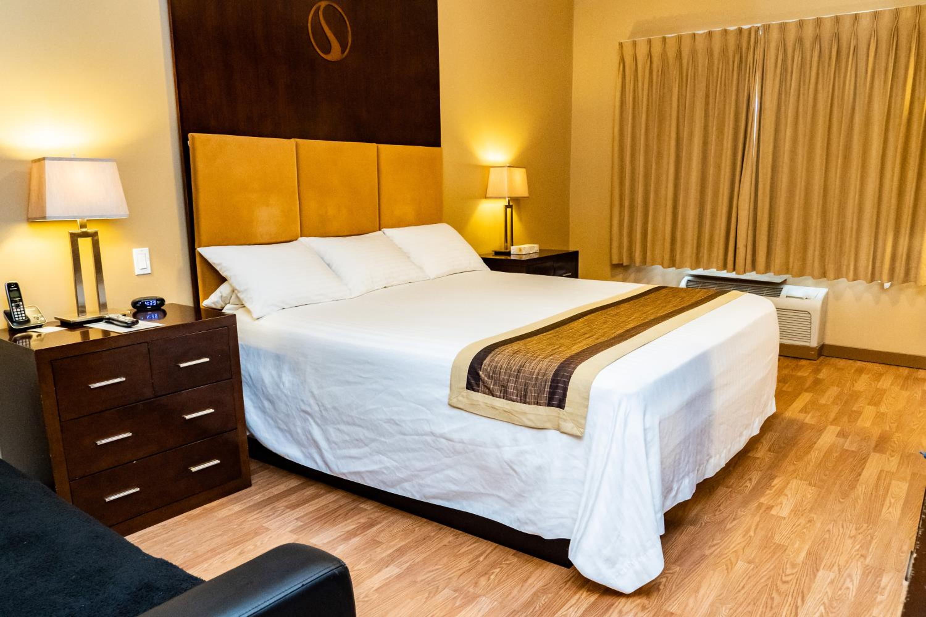 Deluxe Double Room with Shower - Photo 3