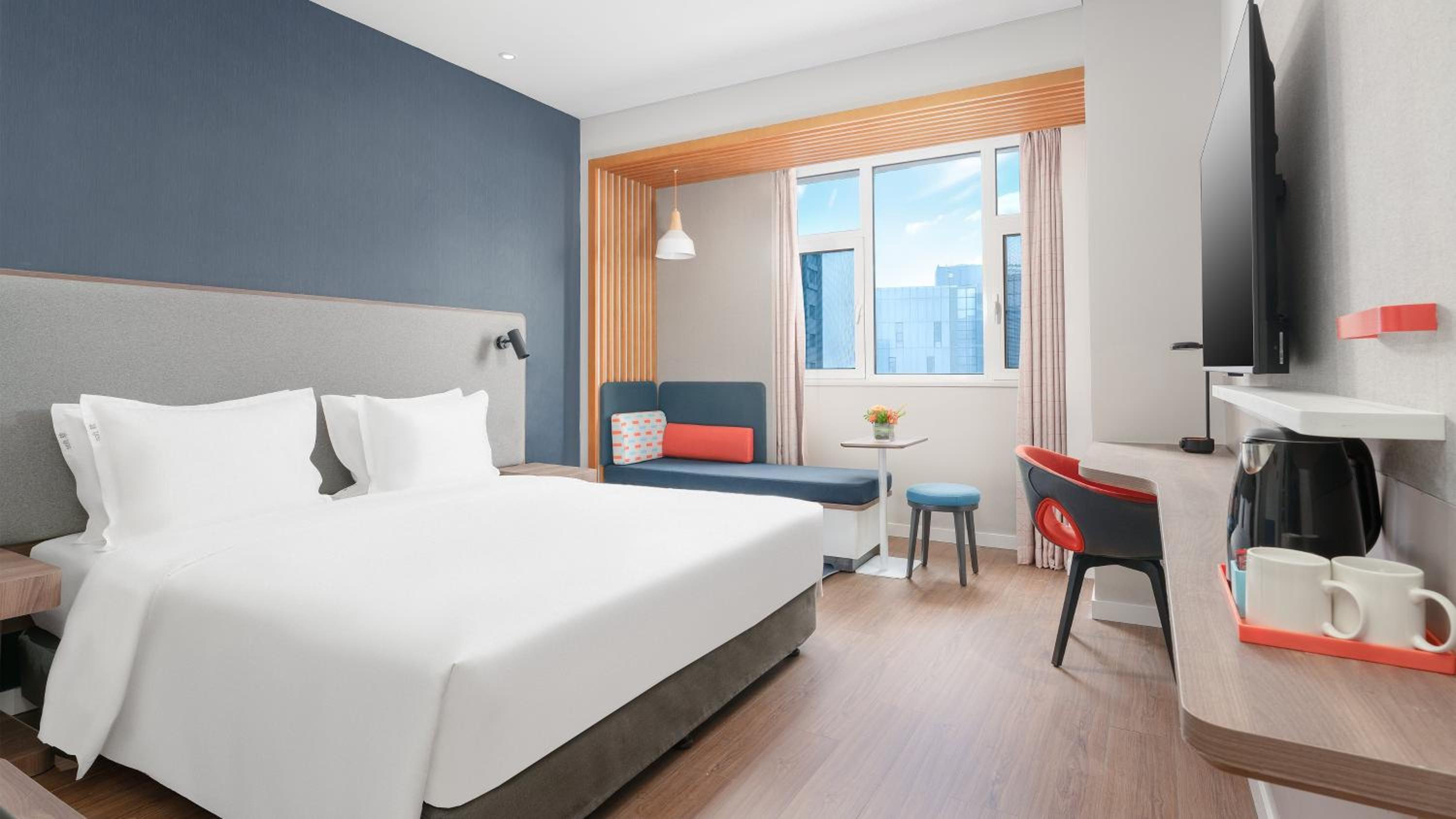 Standard King Room - High Floor photo 2