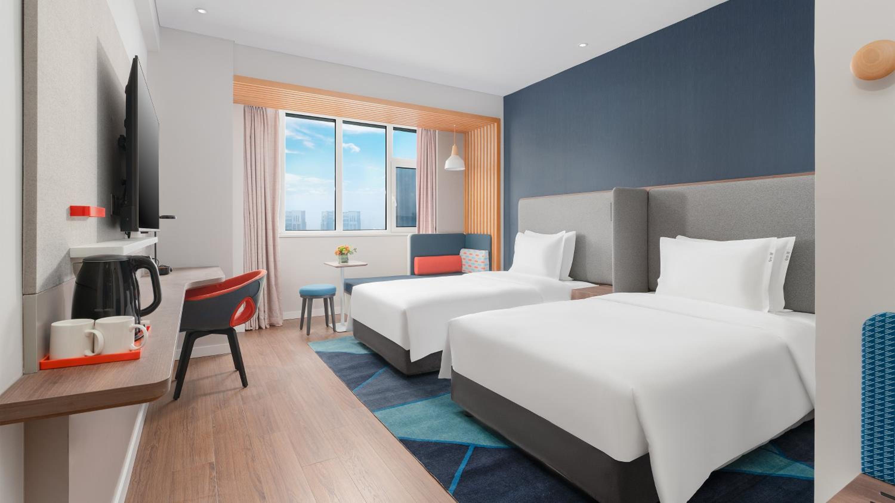 High Floor Standard Twin Room photo 2