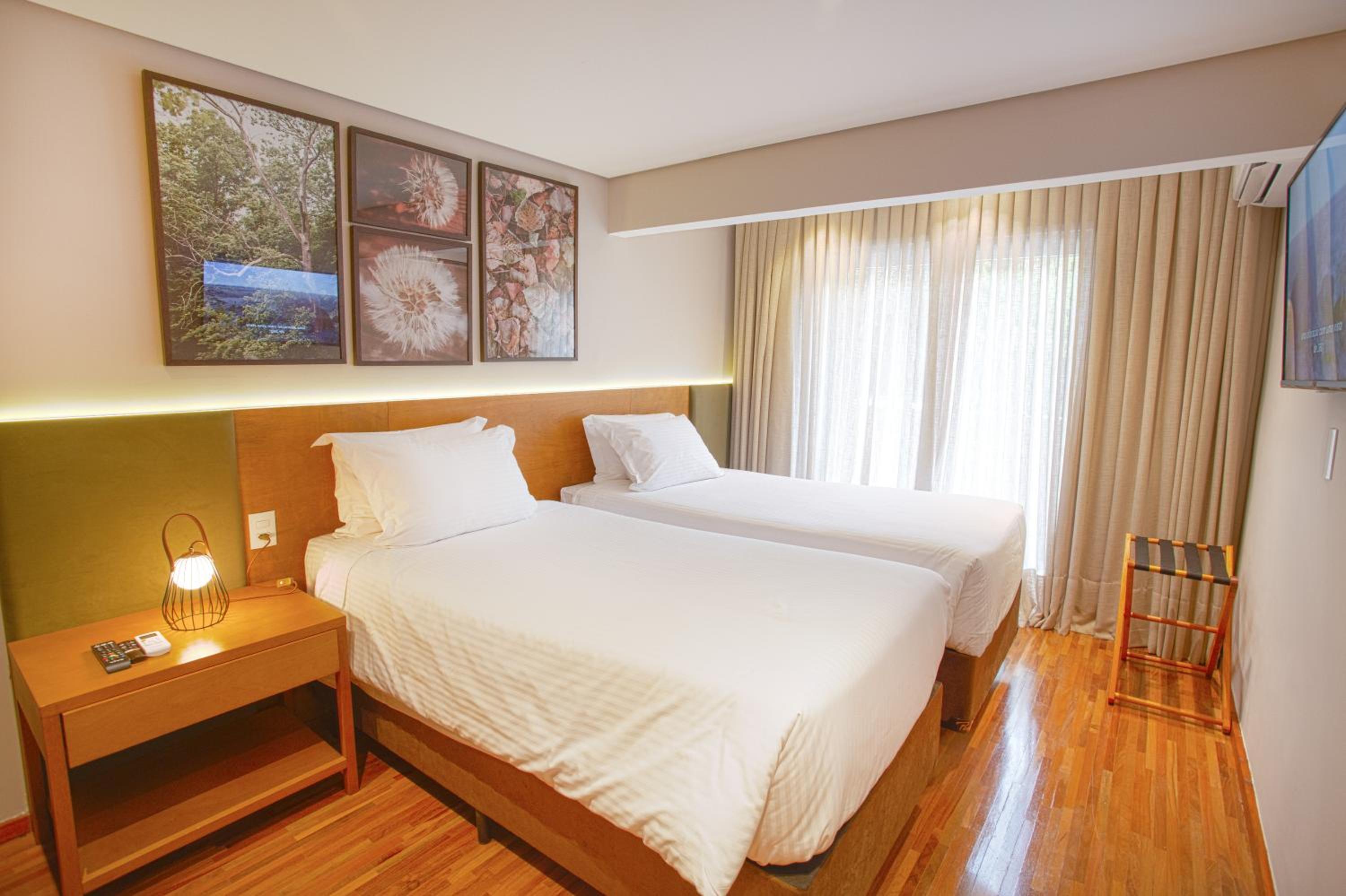 Deluxe Queen Room