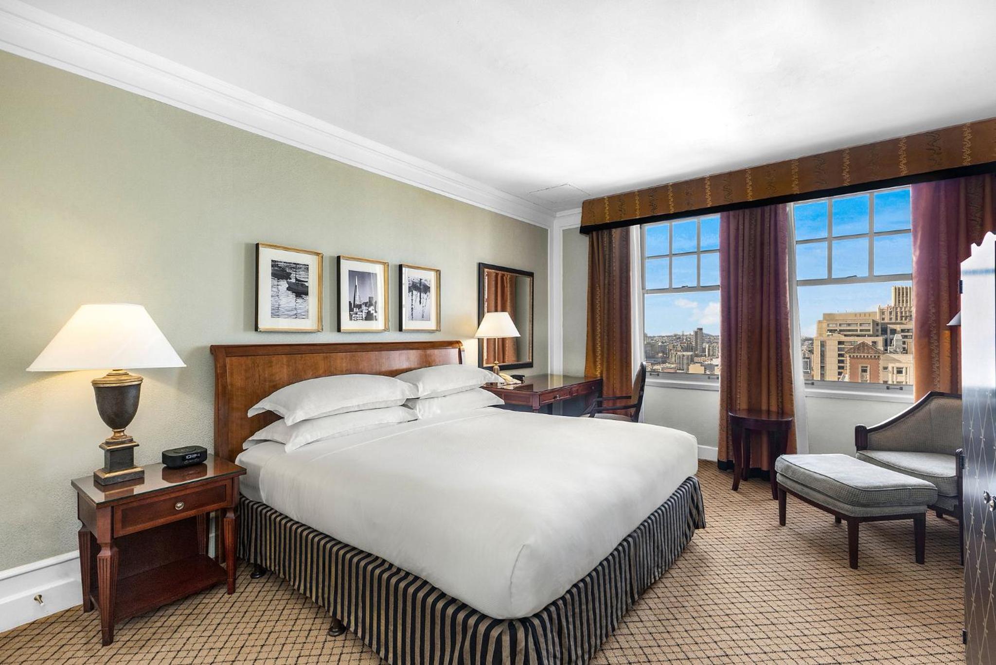 One-Bedroom Suite with Sunroom Access and Dining Area