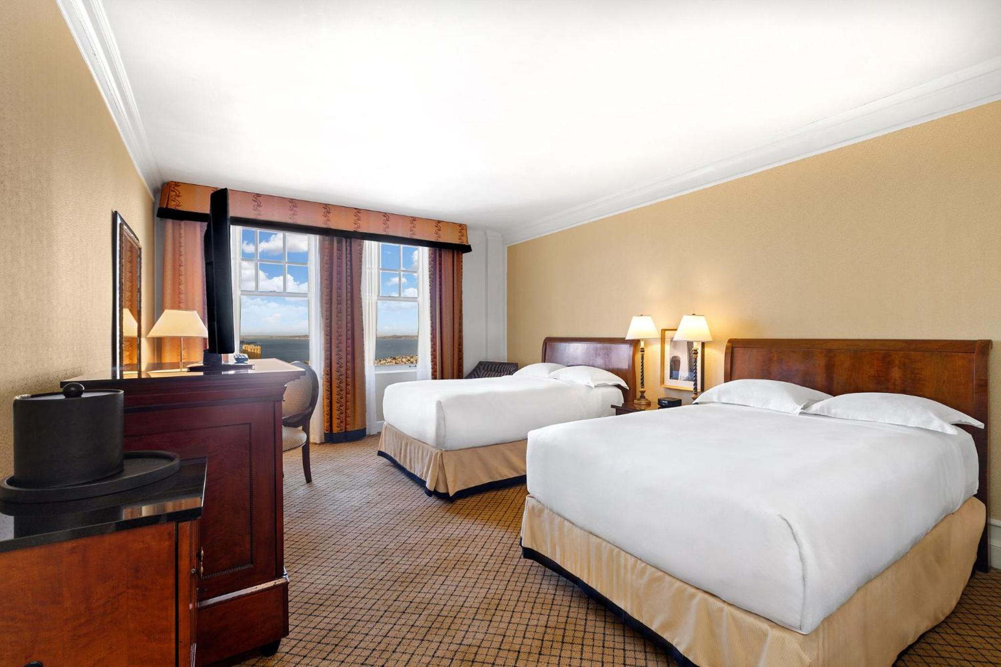Double Room with Two Double Beds and City View  - Photo 1