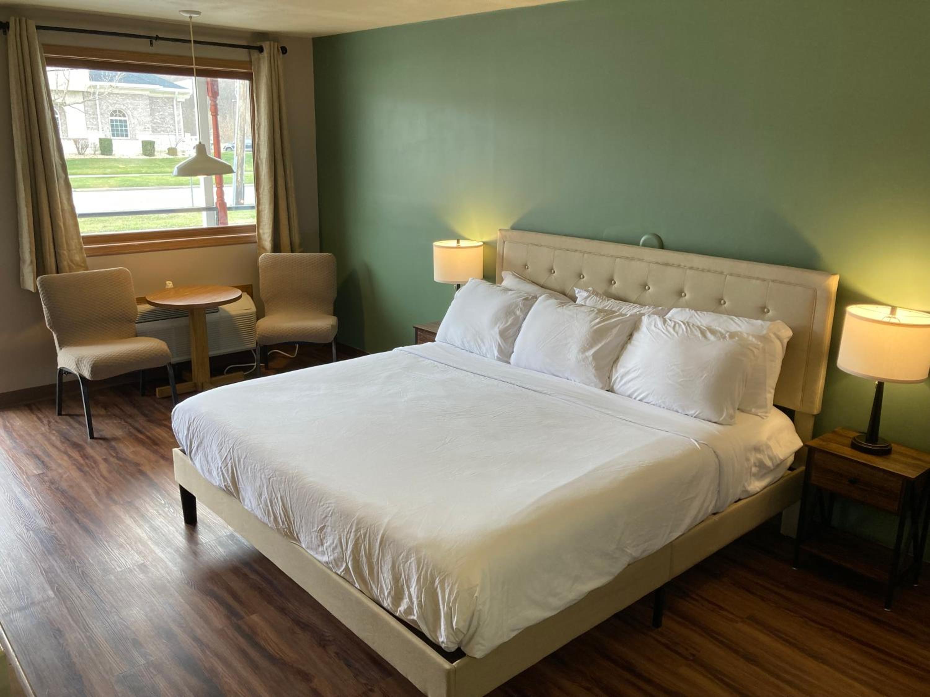 Deluxe King Room - Photo 1